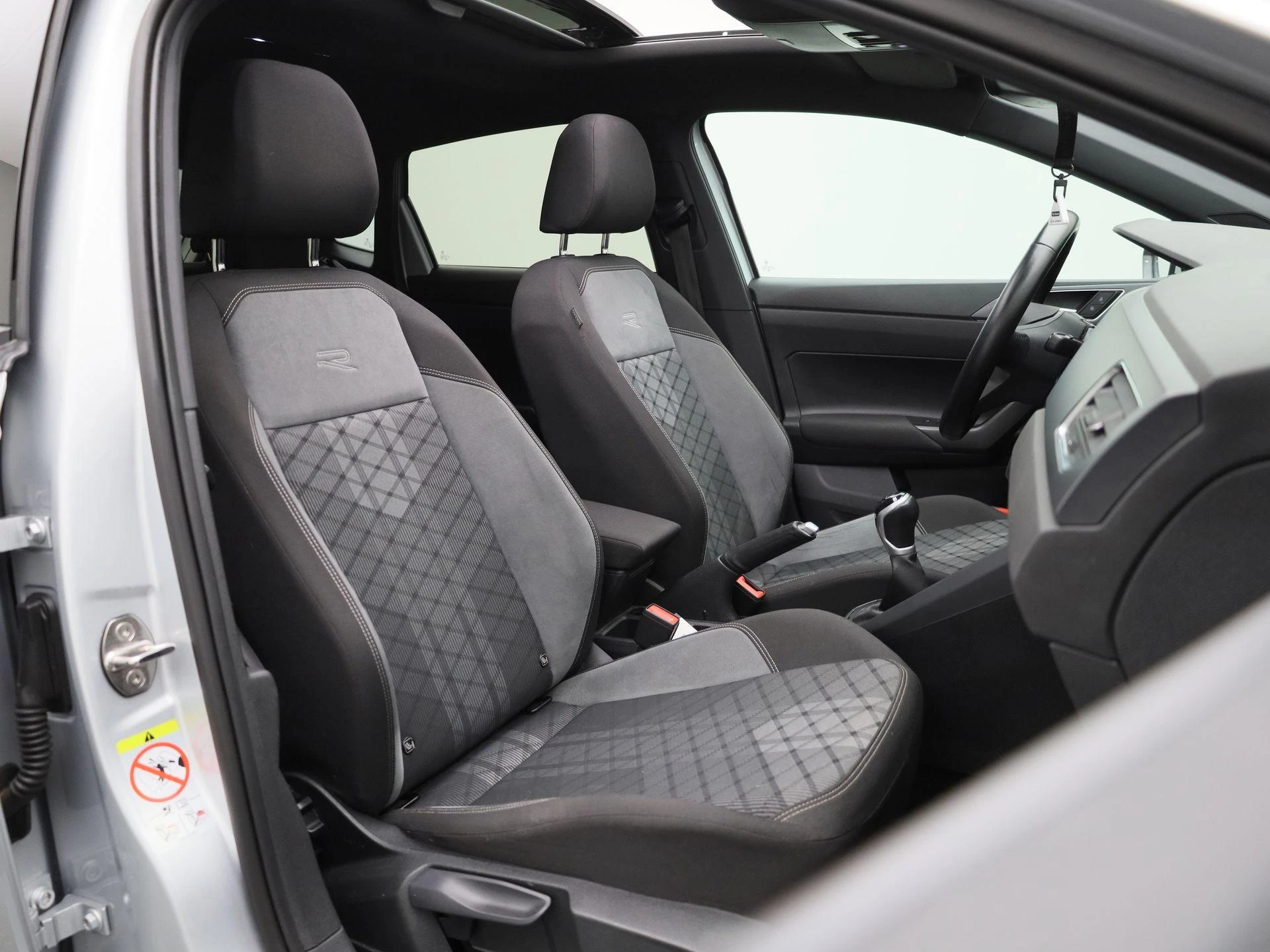 Volkswagen-Polo-image-31