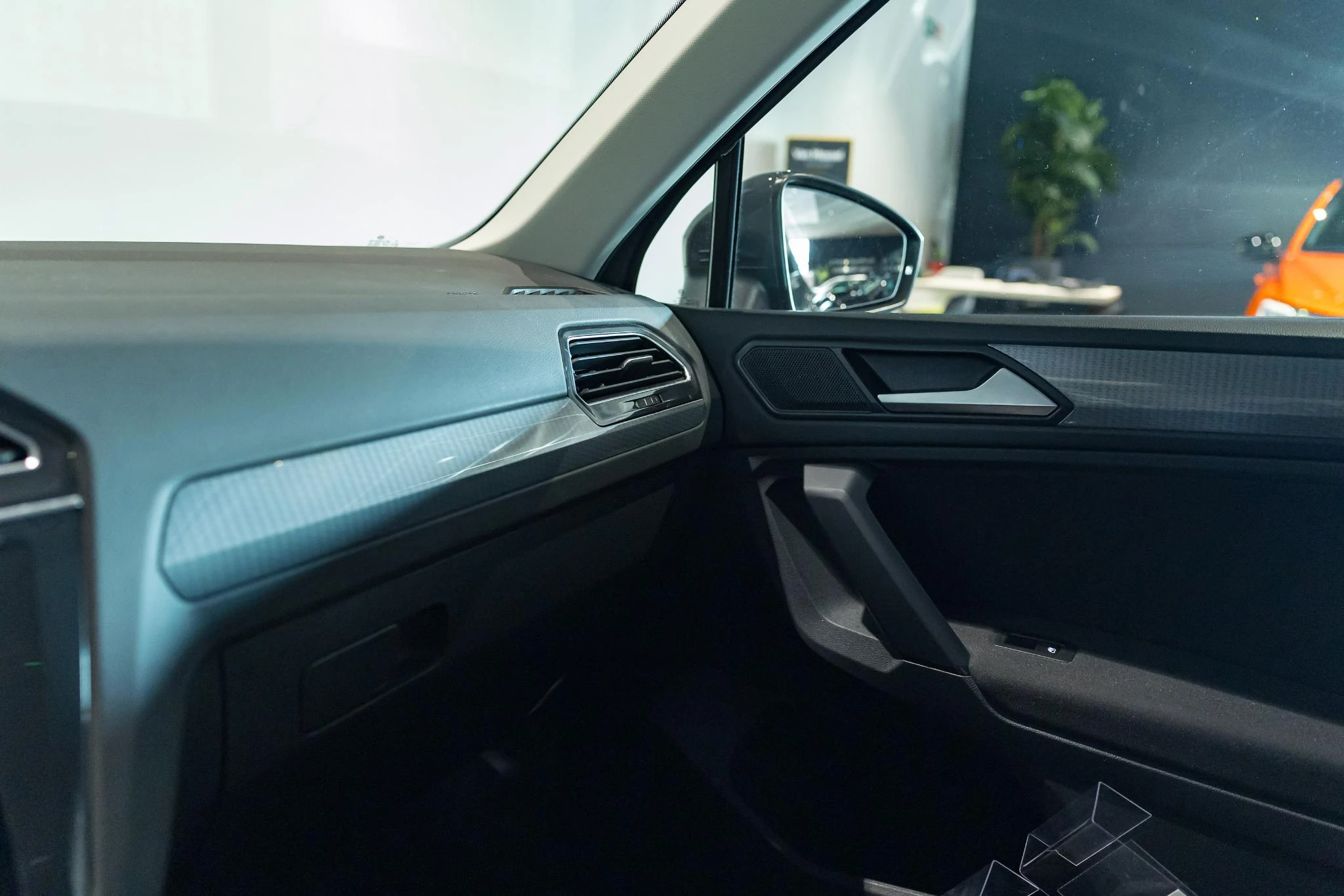 Volkswagen-Tiguan-image-36