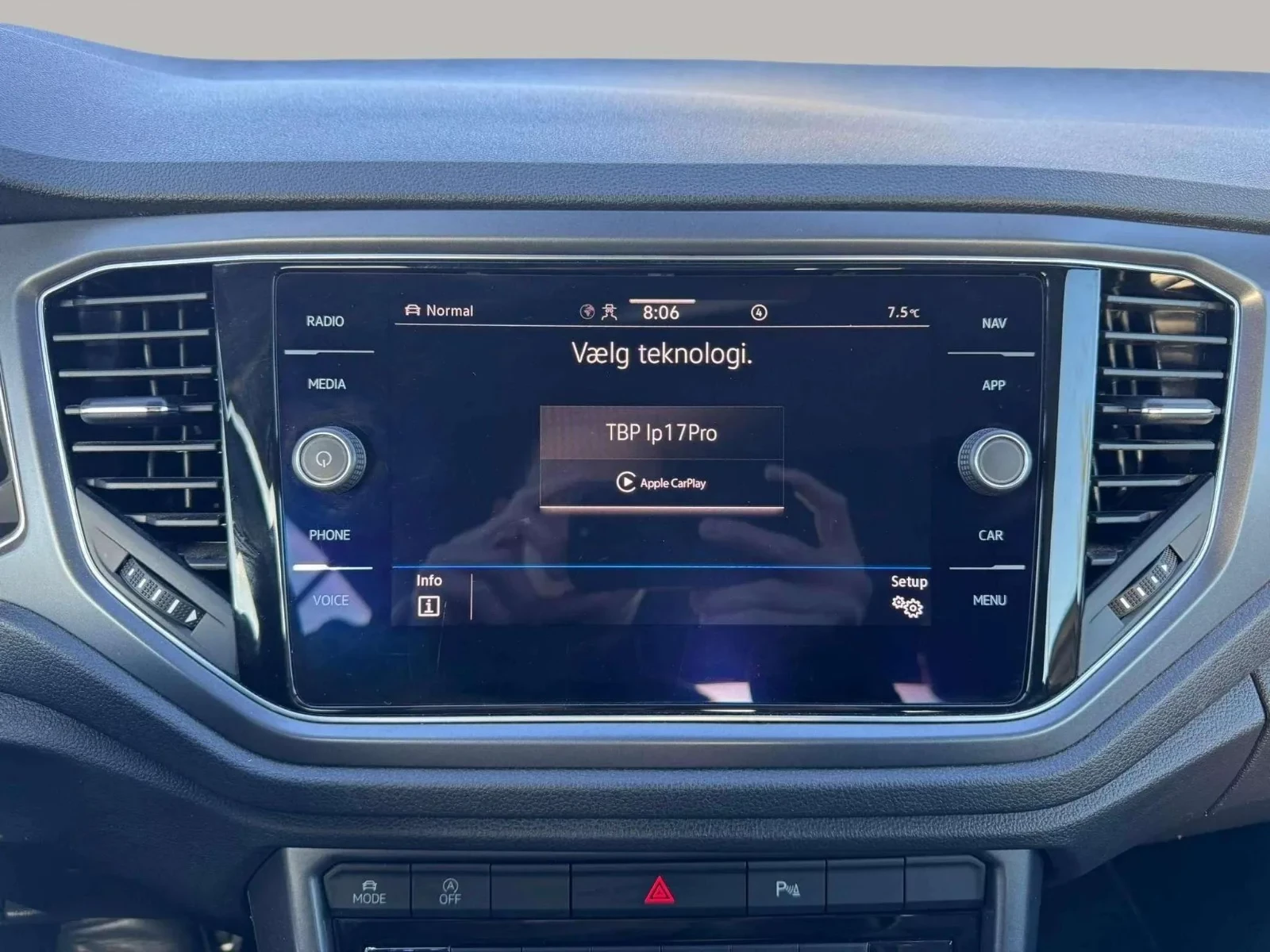 Volkswagen-T-Roc-image-16