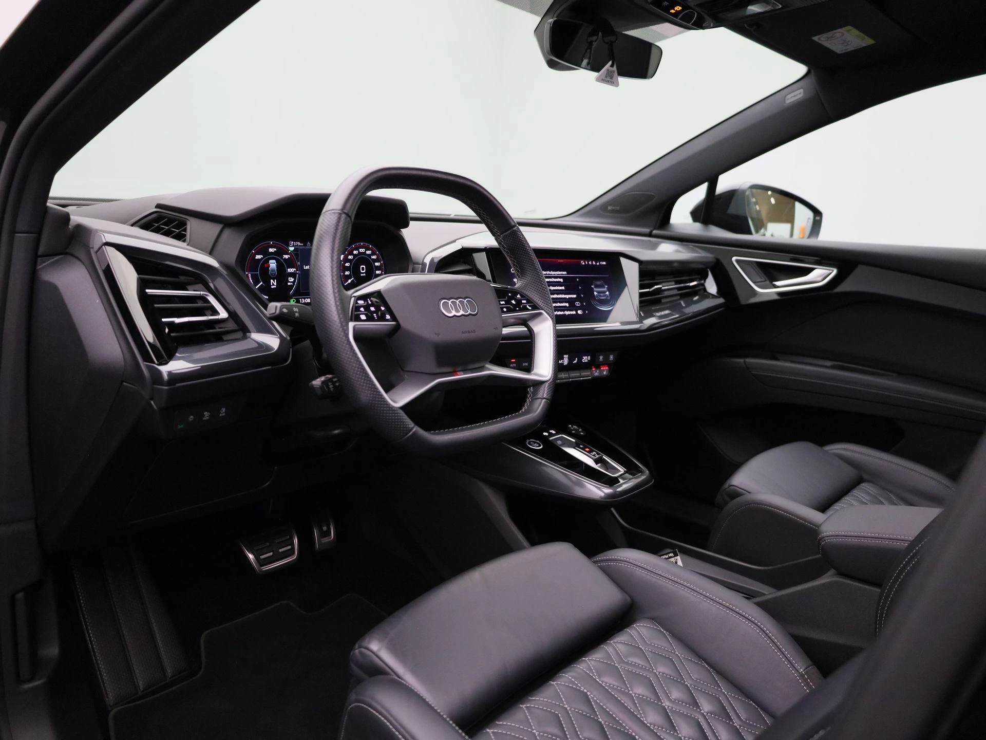 Audi-Q4 e-tron-image-41