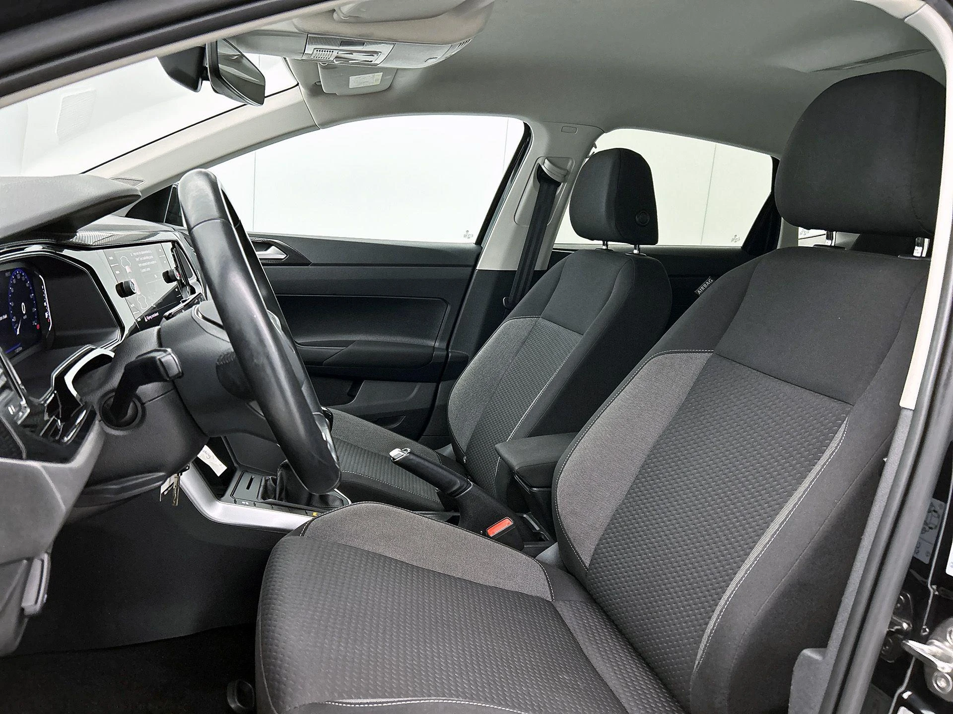 Volkswagen-Polo-image-32