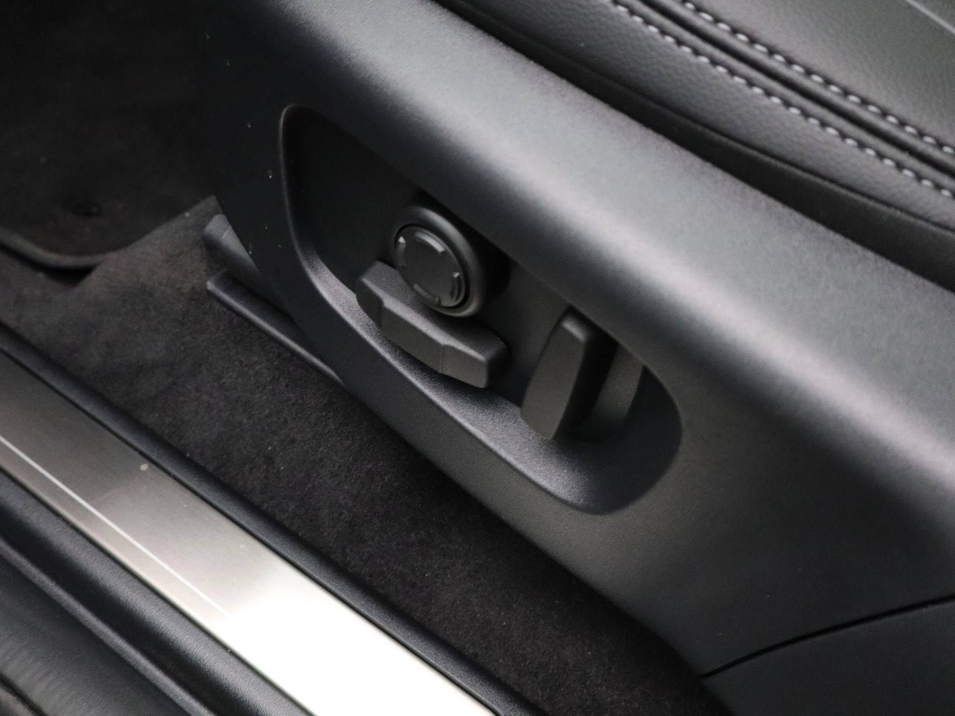 Land Rover-Discovery Sport-image-27