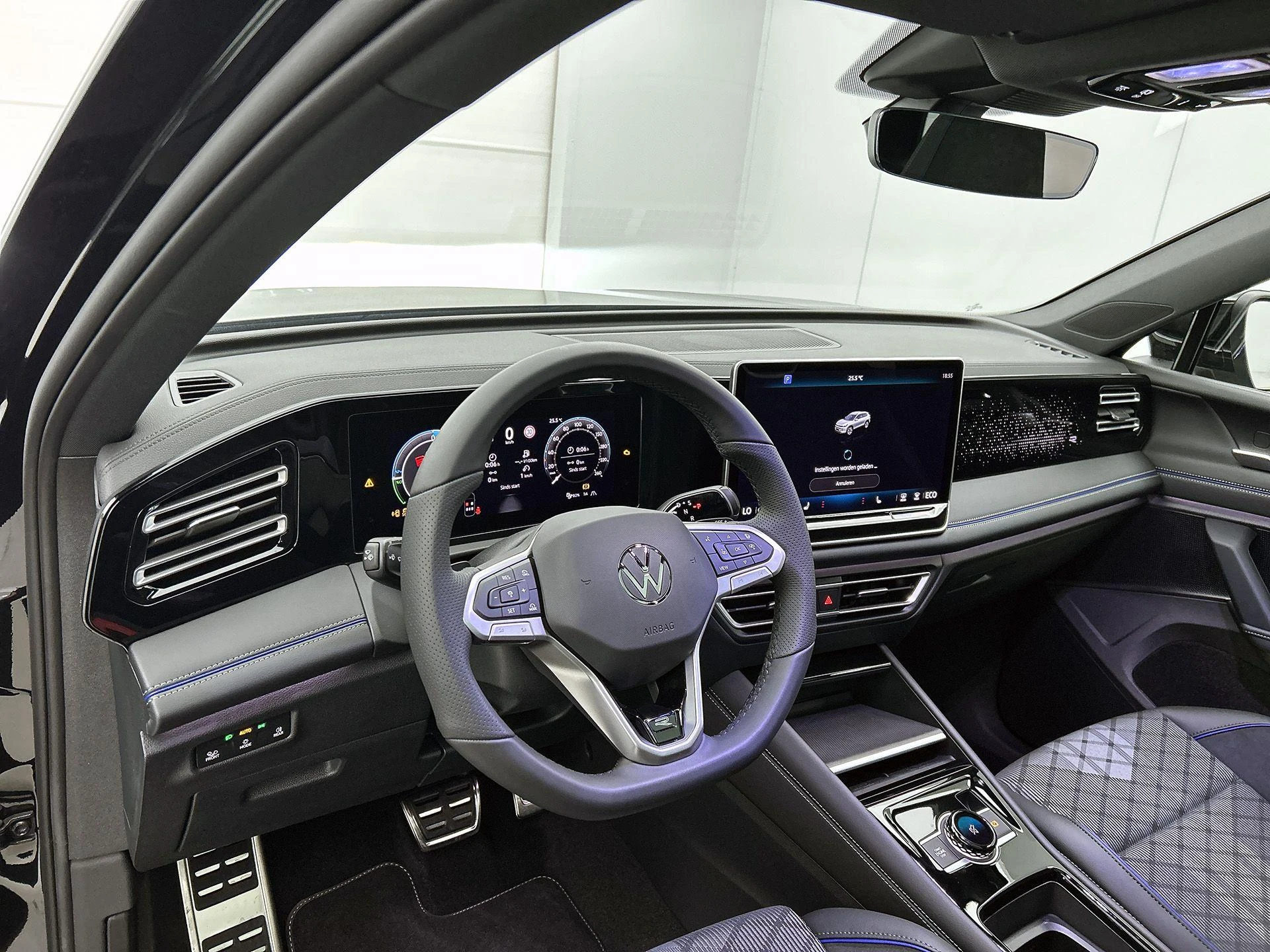 Volkswagen-Tiguan-image-27