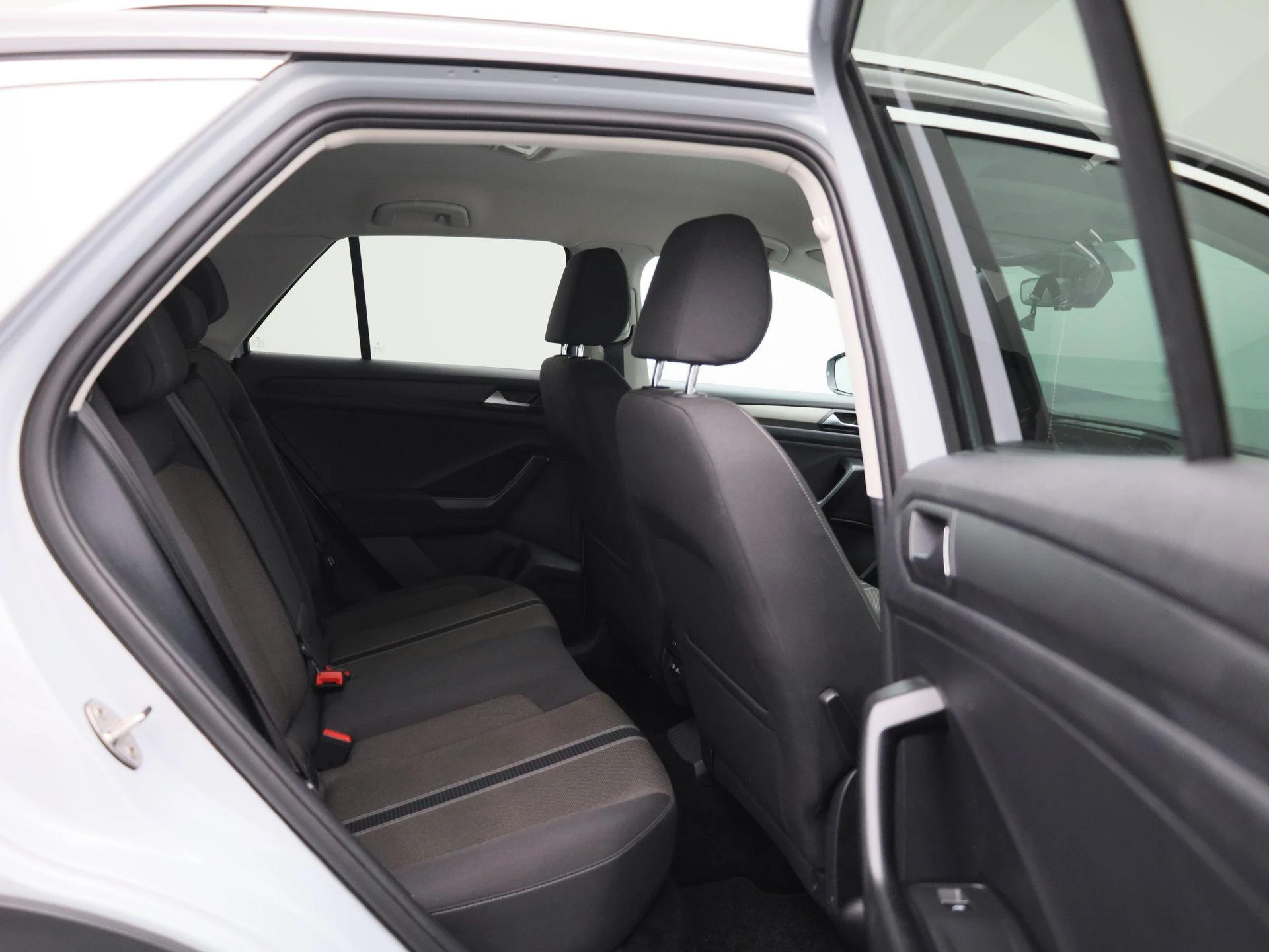 Volkswagen-T-Roc-image-33