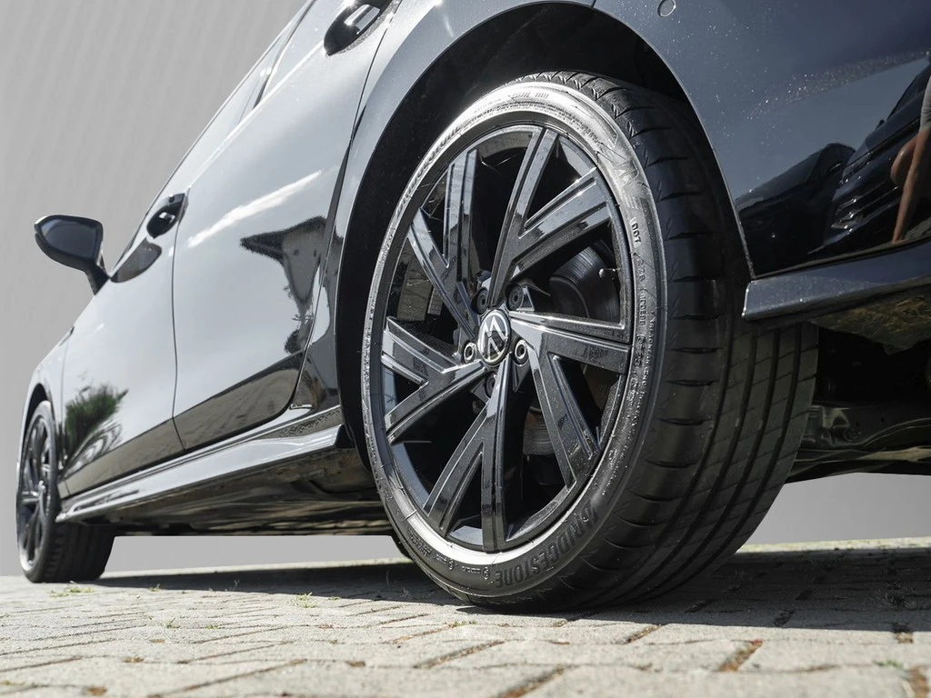 Volkswagen-Golf-image-4