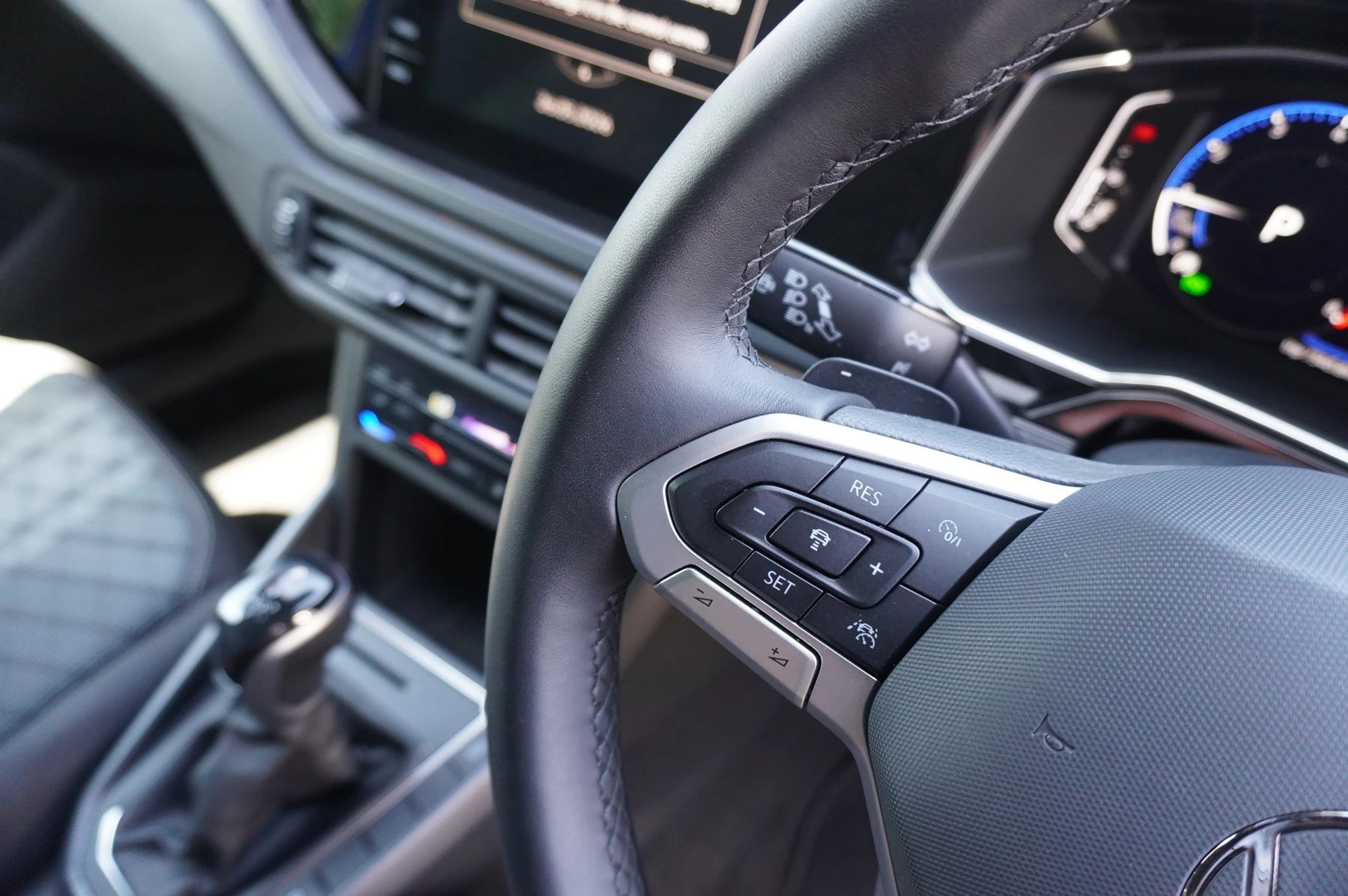 Volkswagen-Polo-image-25