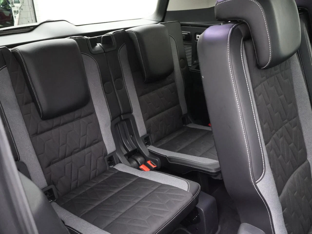 Volkswagen-Touran-image-4