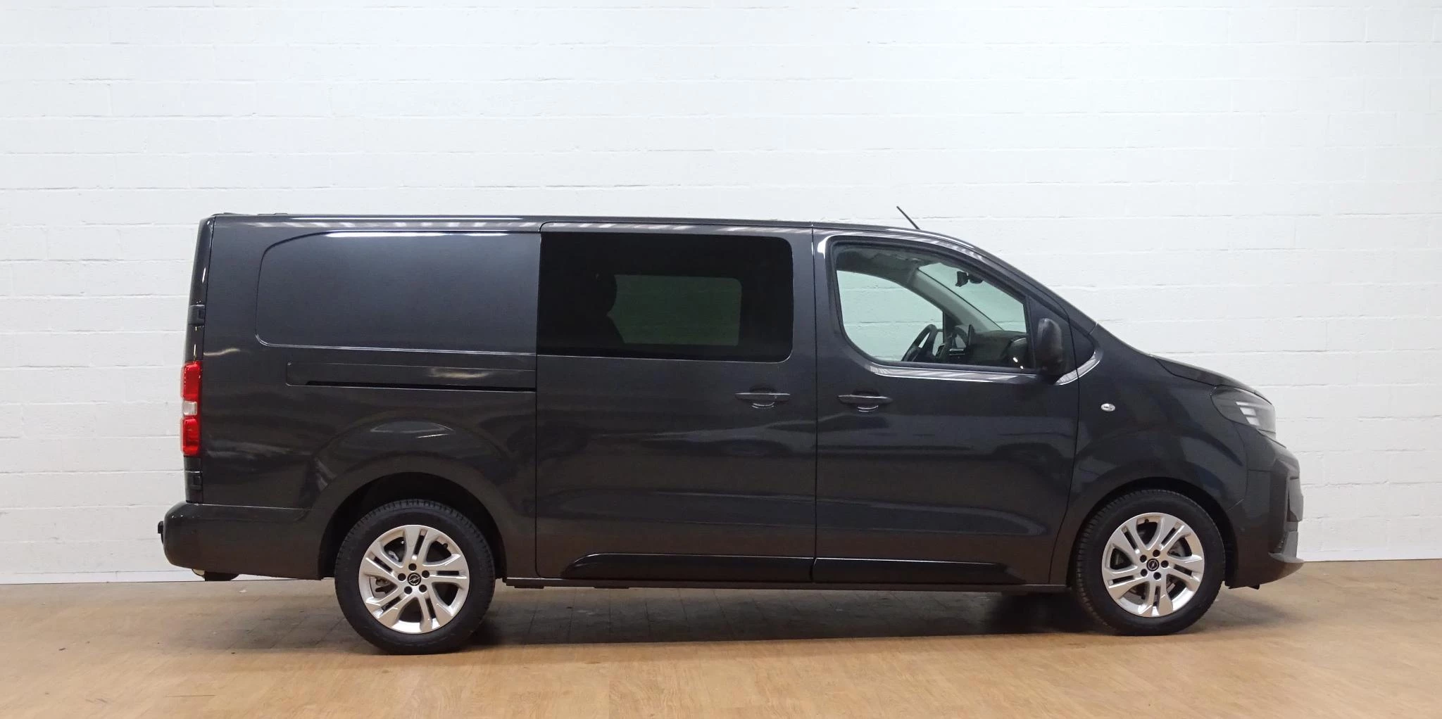 Opel Vivaro 2.0 BlueHDi 180 S&S EAT8 €6.4 DC L3H1