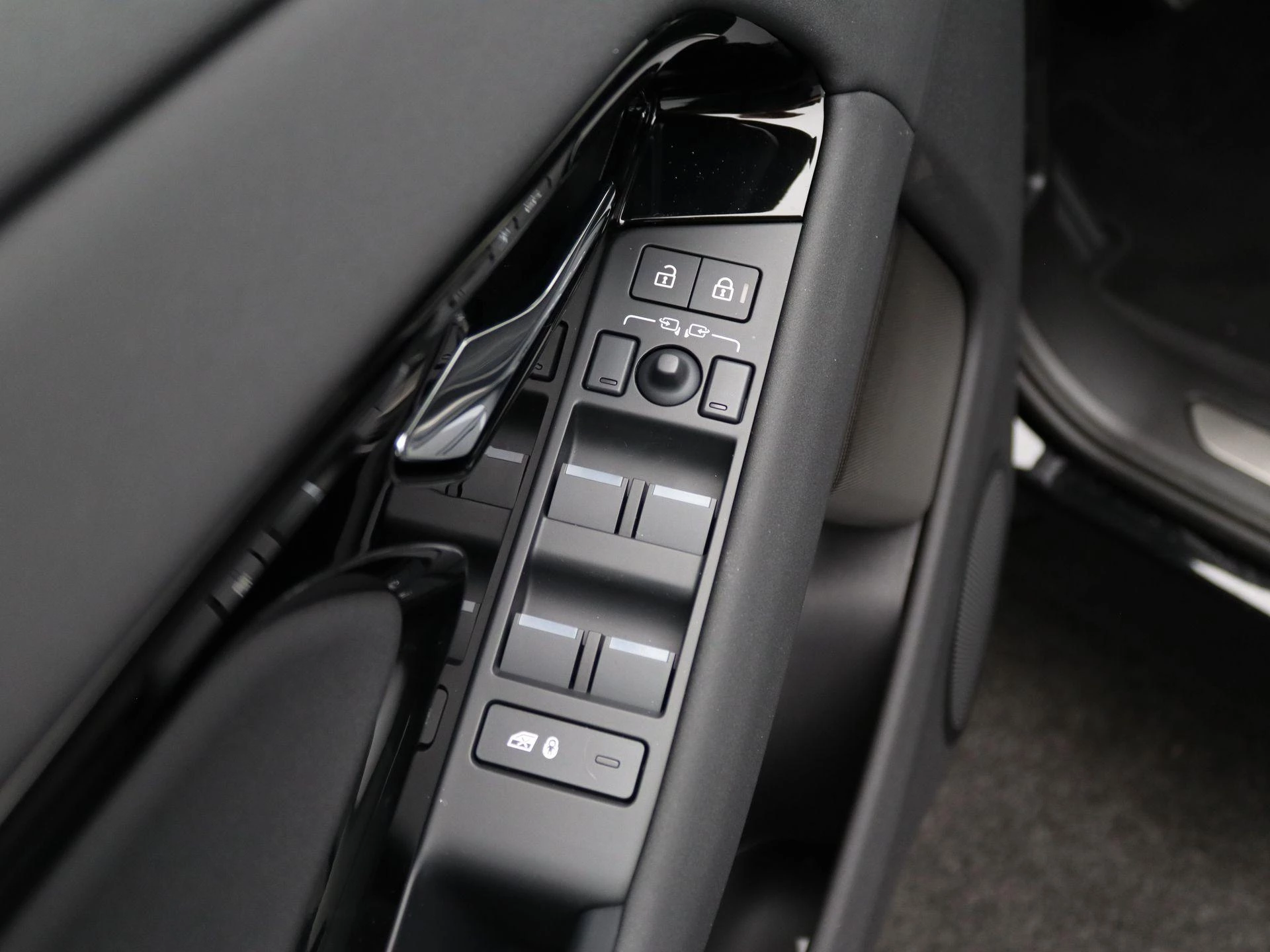 Land Rover-Range Rover Evoque-image-28