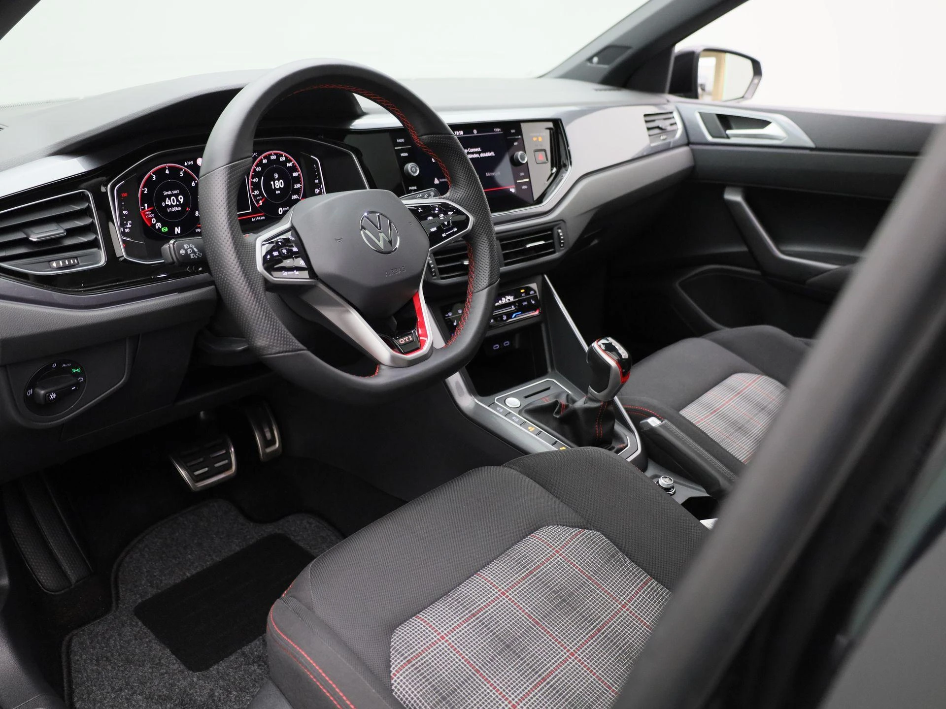 Volkswagen-Polo-image-14