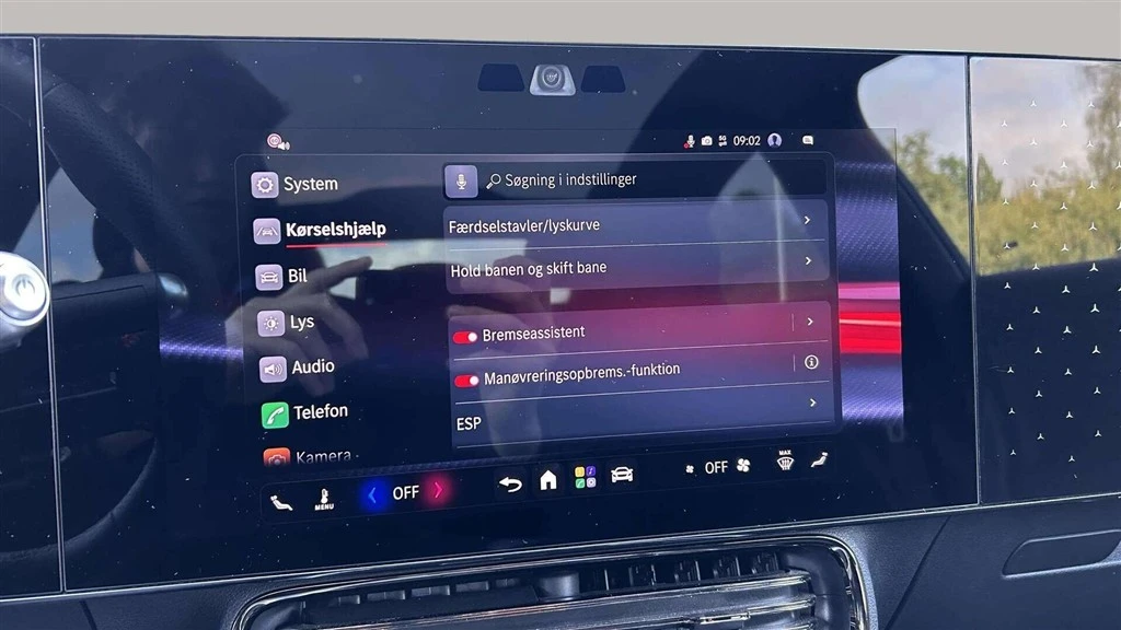 Mercedes-Benz-CLA-image-18