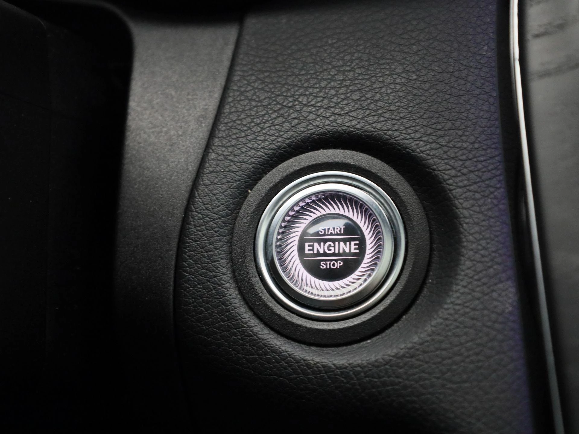 Mercedes-Benz-C-Klasse-image-23