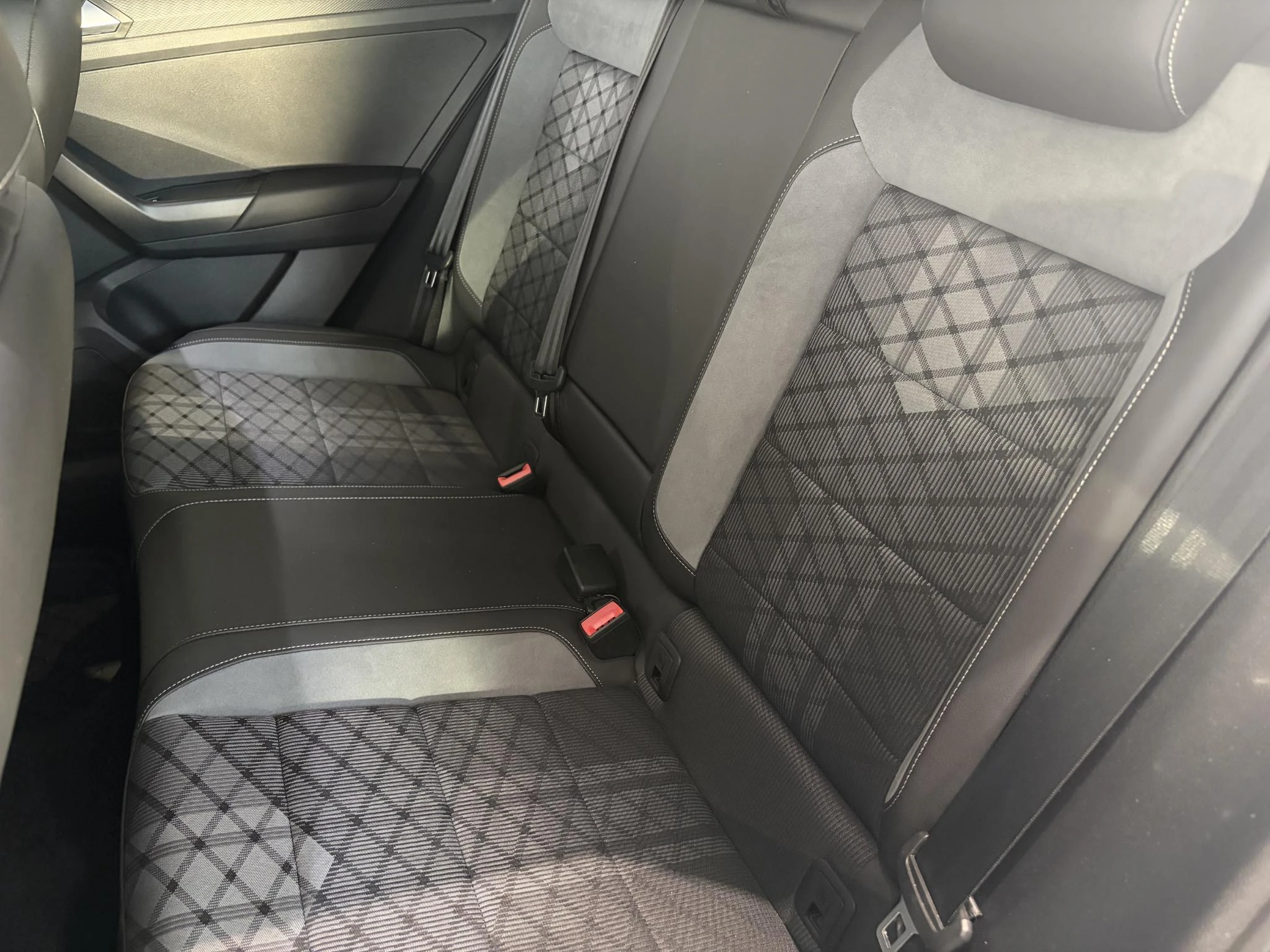 Volkswagen-T-Roc-image-12