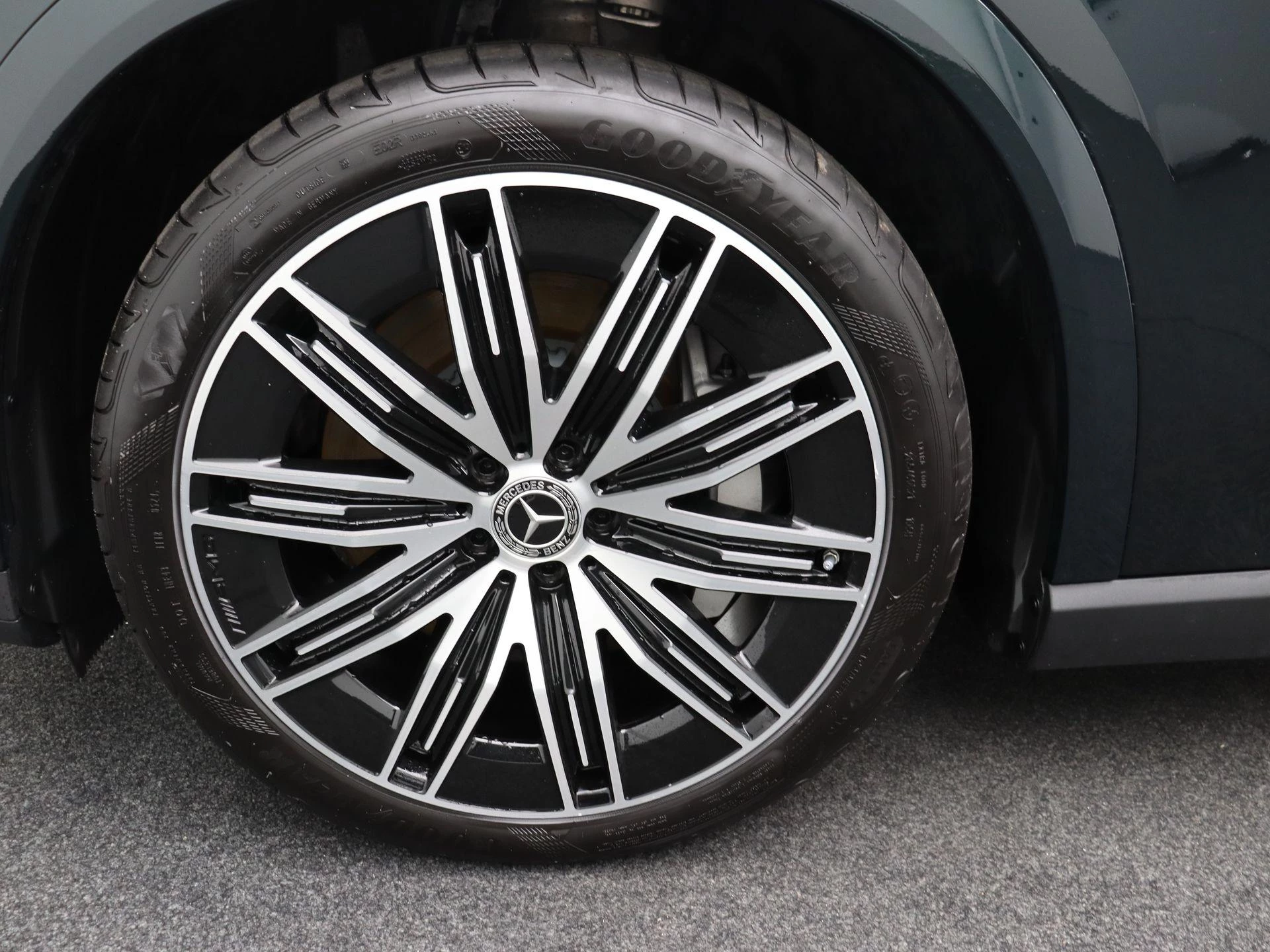 Mercedes-Benz EQE SUV 350+ Star Edition + PANO DAK + DIGITAL LIGHT + LEDER + HYPERSCREEN +