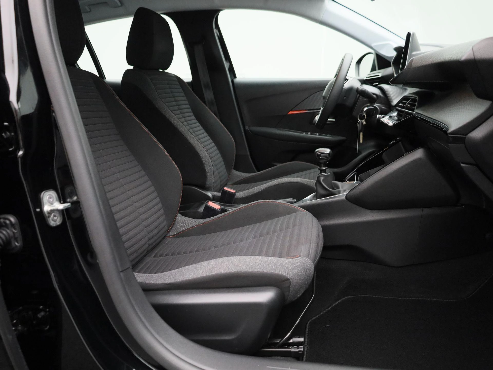 Peugeot-208-image-30