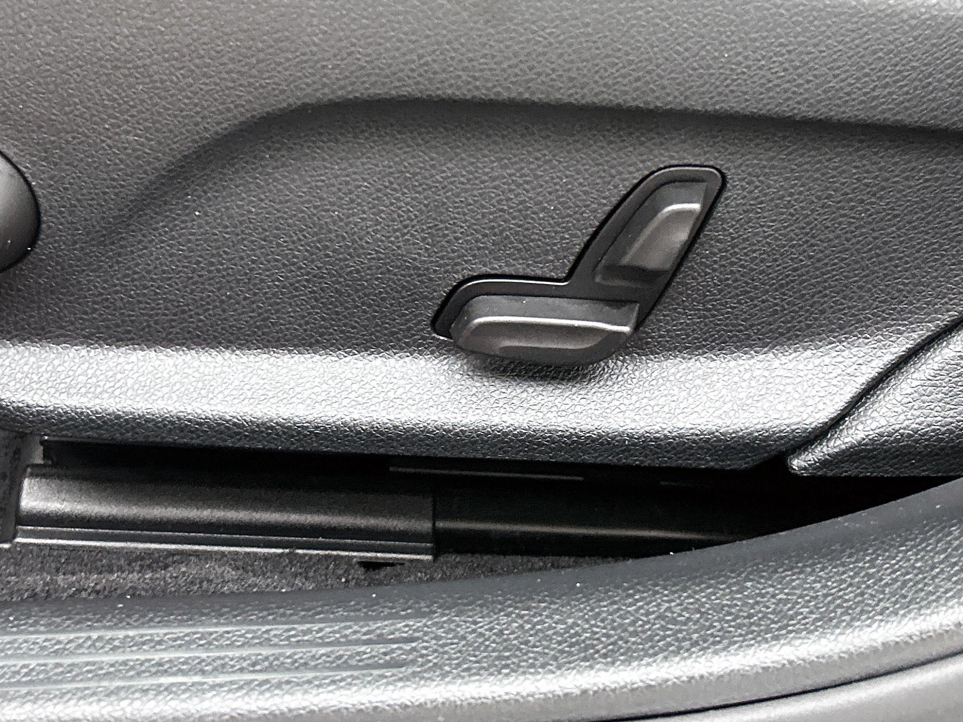 Mercedes-Benz-C-Klasse-image-18
