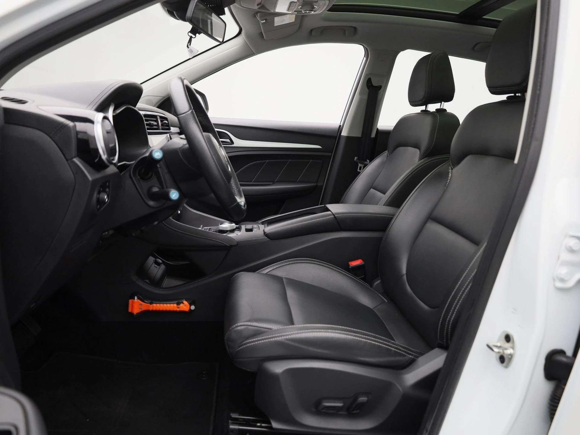 MG-ZS EV-image-9
