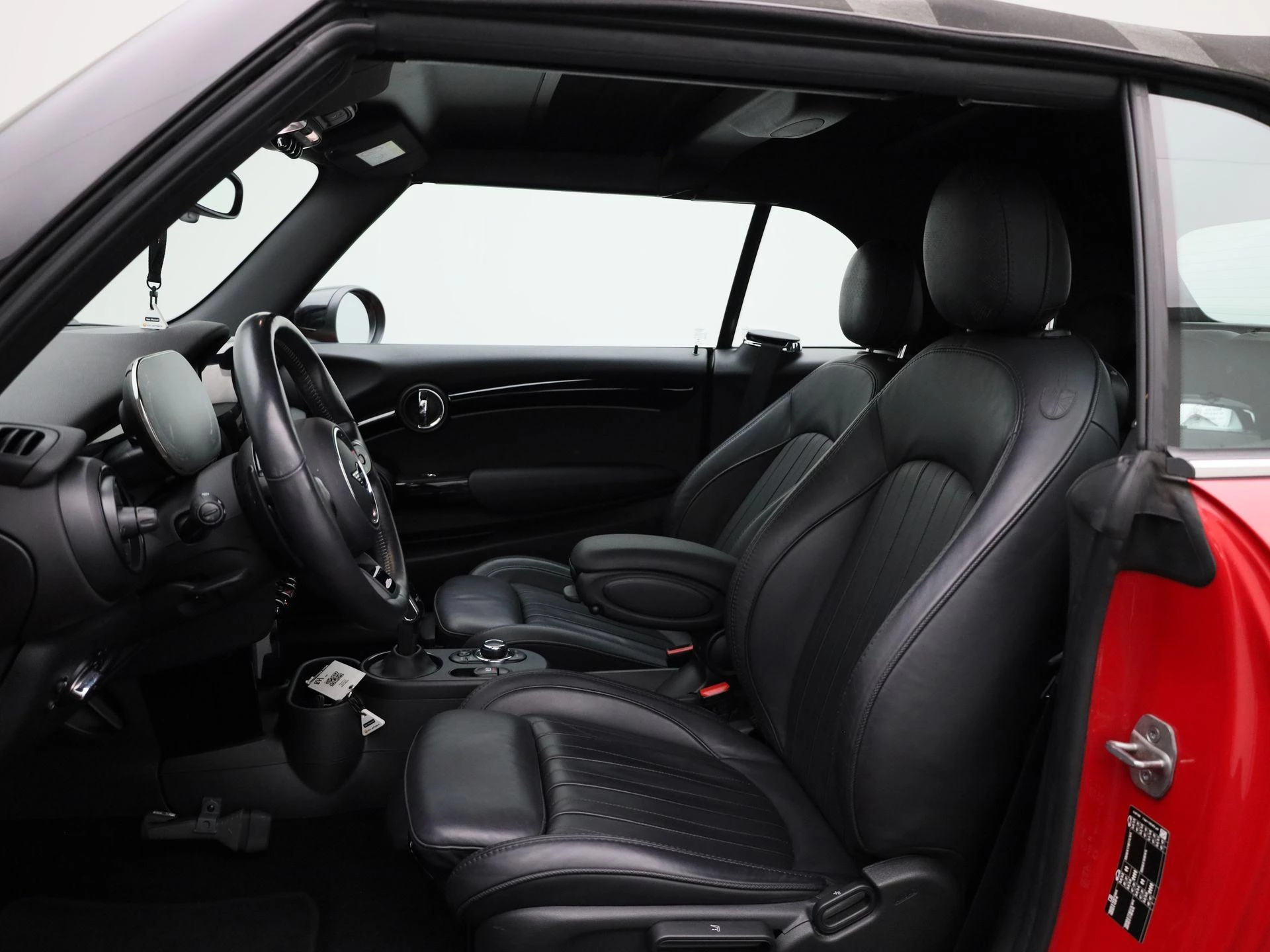 MINI-Cooper S Cabrio-image-14
