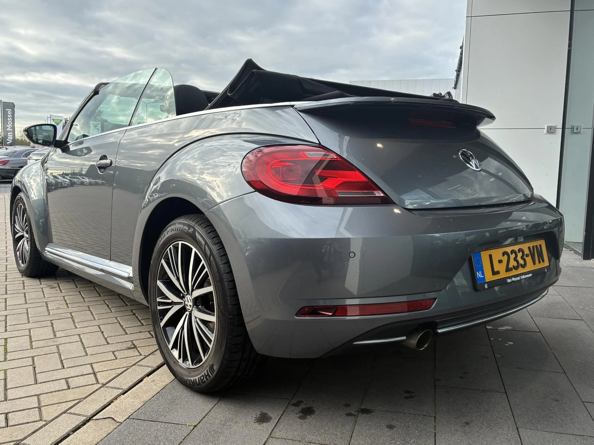 Volkswagen-Beetle-image-2