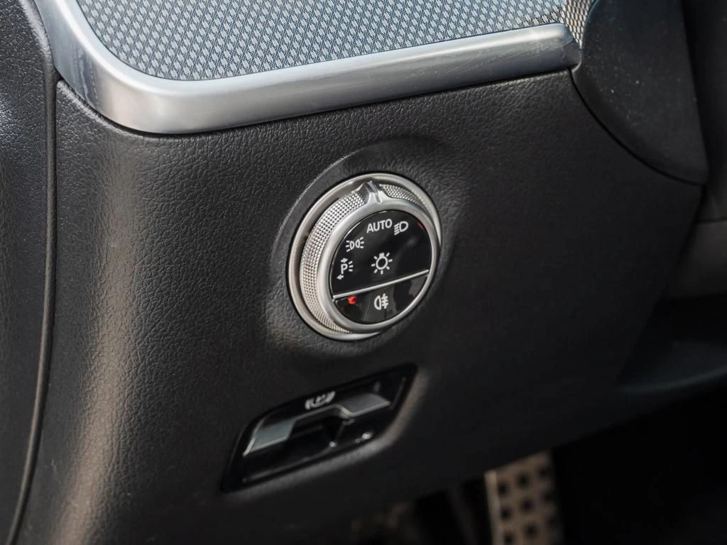 Mercedes-Benz-C-Klasse 300-image-15