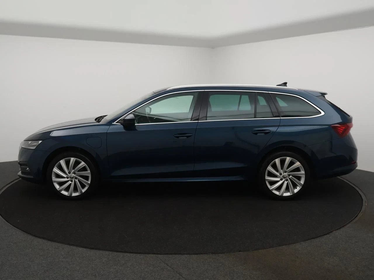 Škoda Octavia Combi PHEV Octavia iV Combi Clever+ 1,4TSI PHEV 204PK *AUTOMAAT*LEDER*CAMERA*VIRTUAL COCKPIT*NAVI*APP-CONNECT*CRUISE*...*