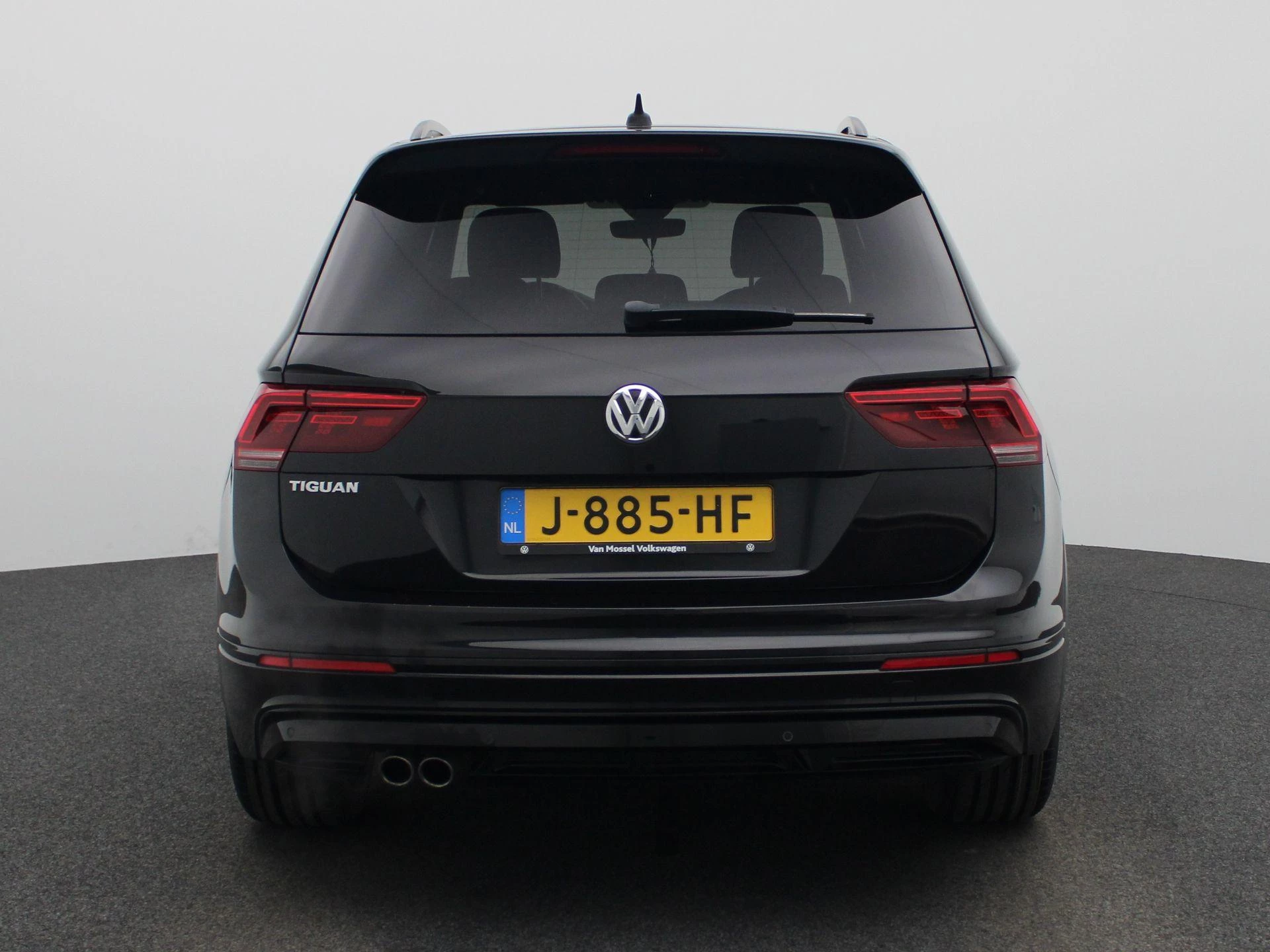 Volkswagen-Tiguan-image-4