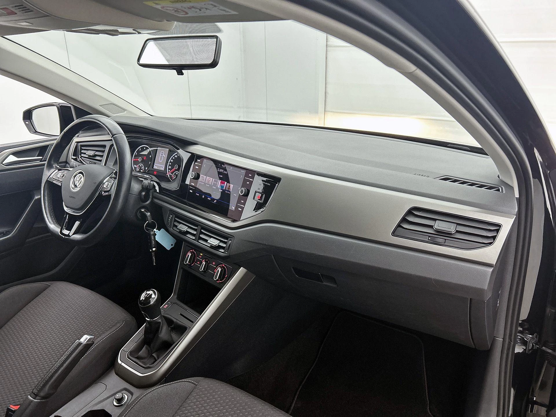 Volkswagen-Polo-image-15