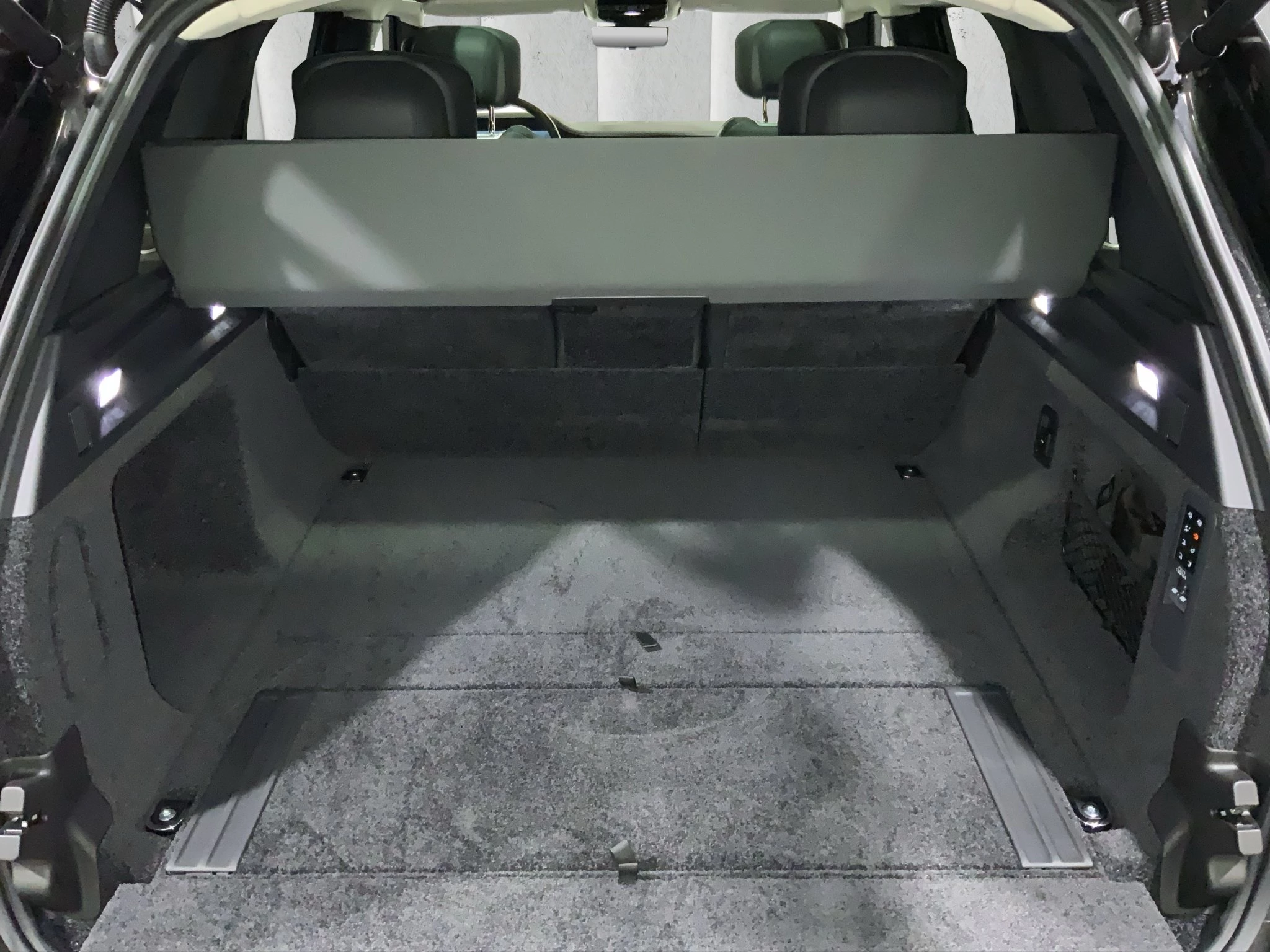 Land Rover-Range Rover-image-16