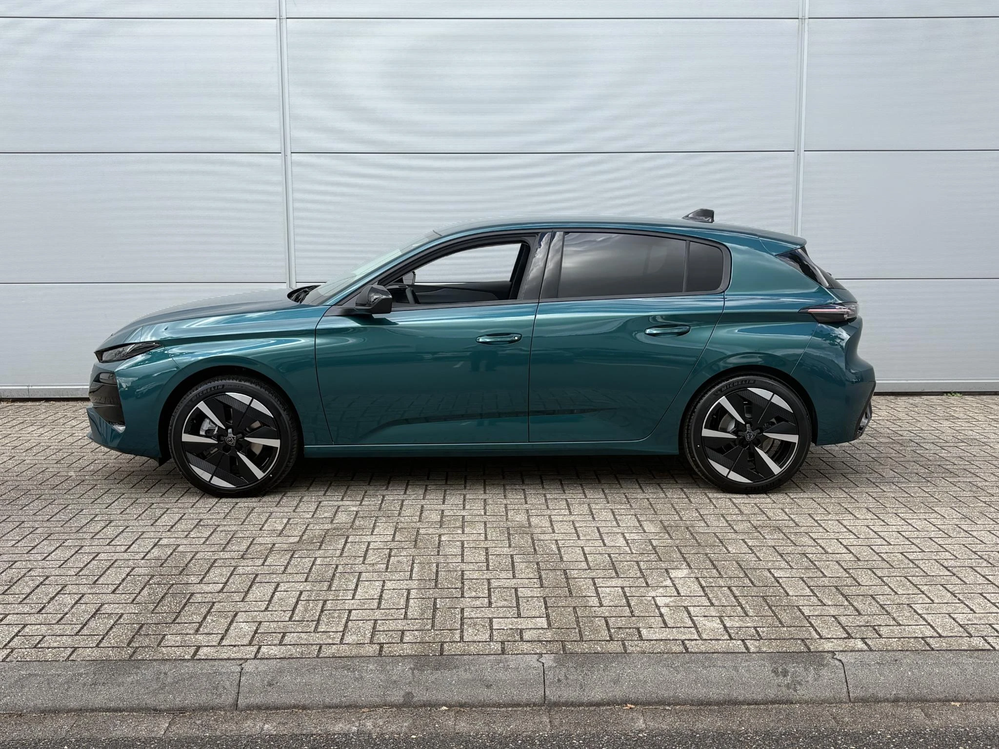Peugeot-e-308-image-2