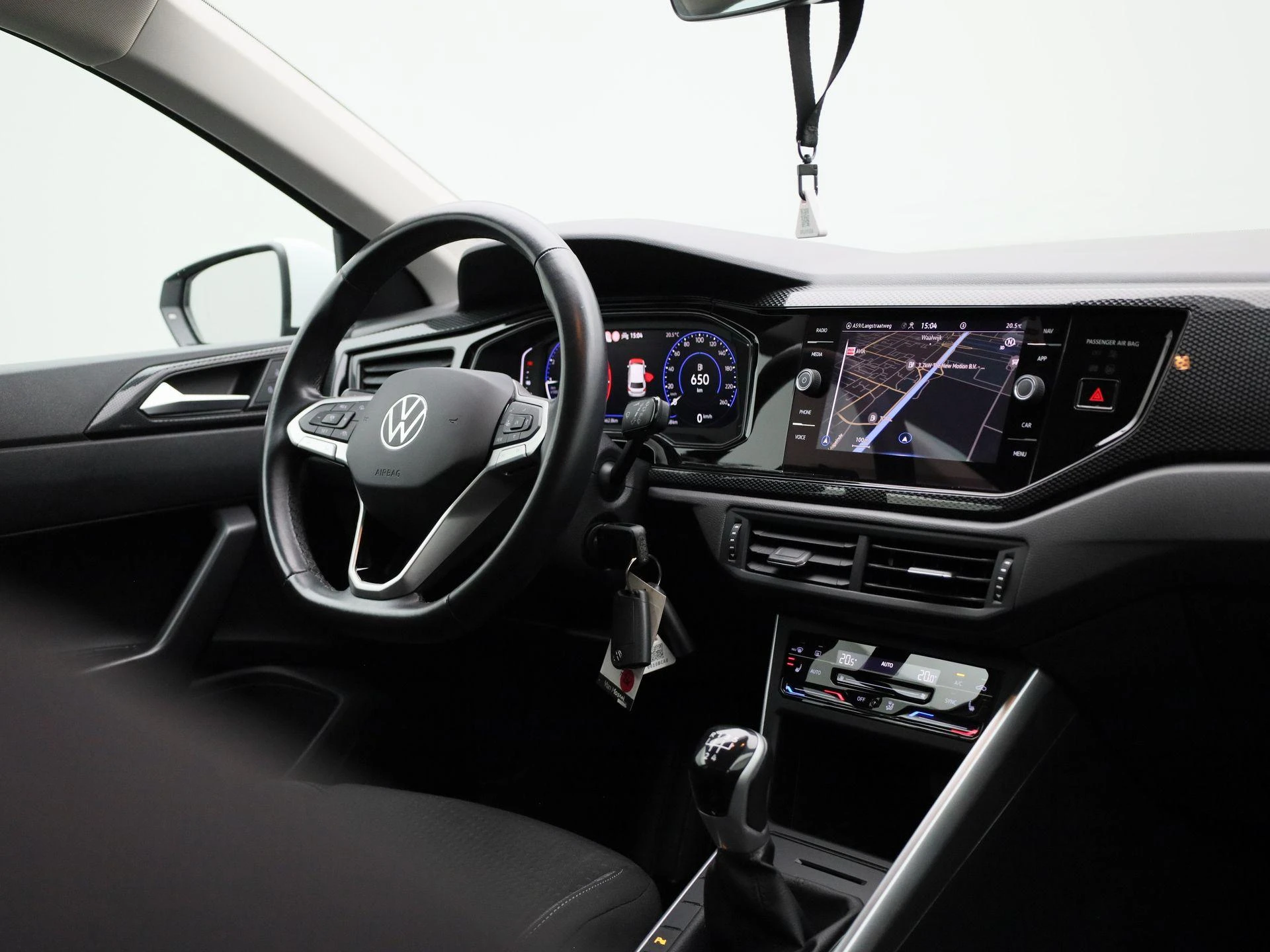 Volkswagen-Polo-image-31