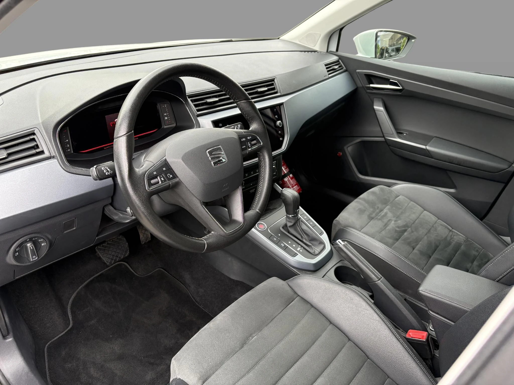 SEAT-Arona-image-12