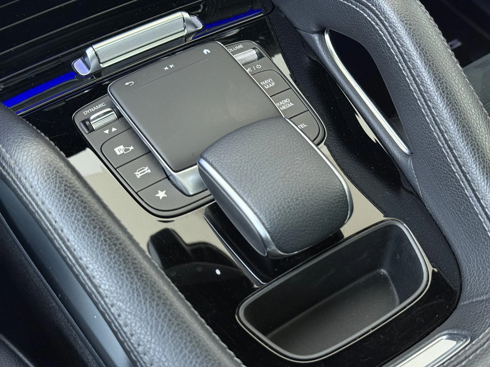 Mercedes-Benz-GLE-image-19