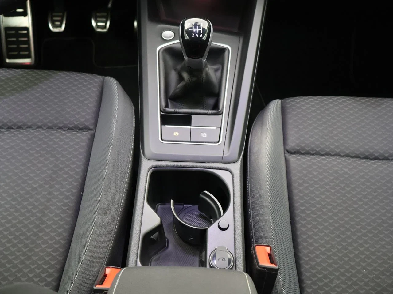 Volkswagen-Golf-image-14