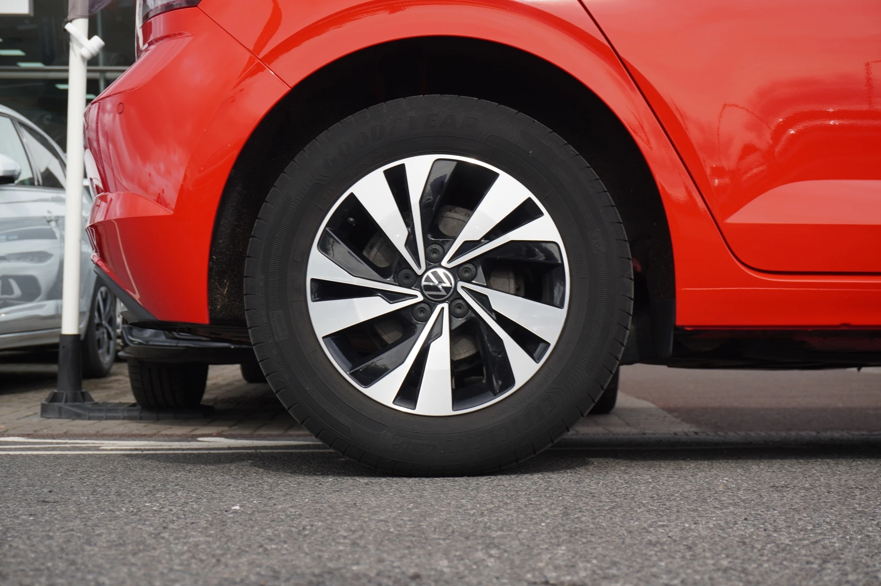 Volkswagen-Polo-image-16