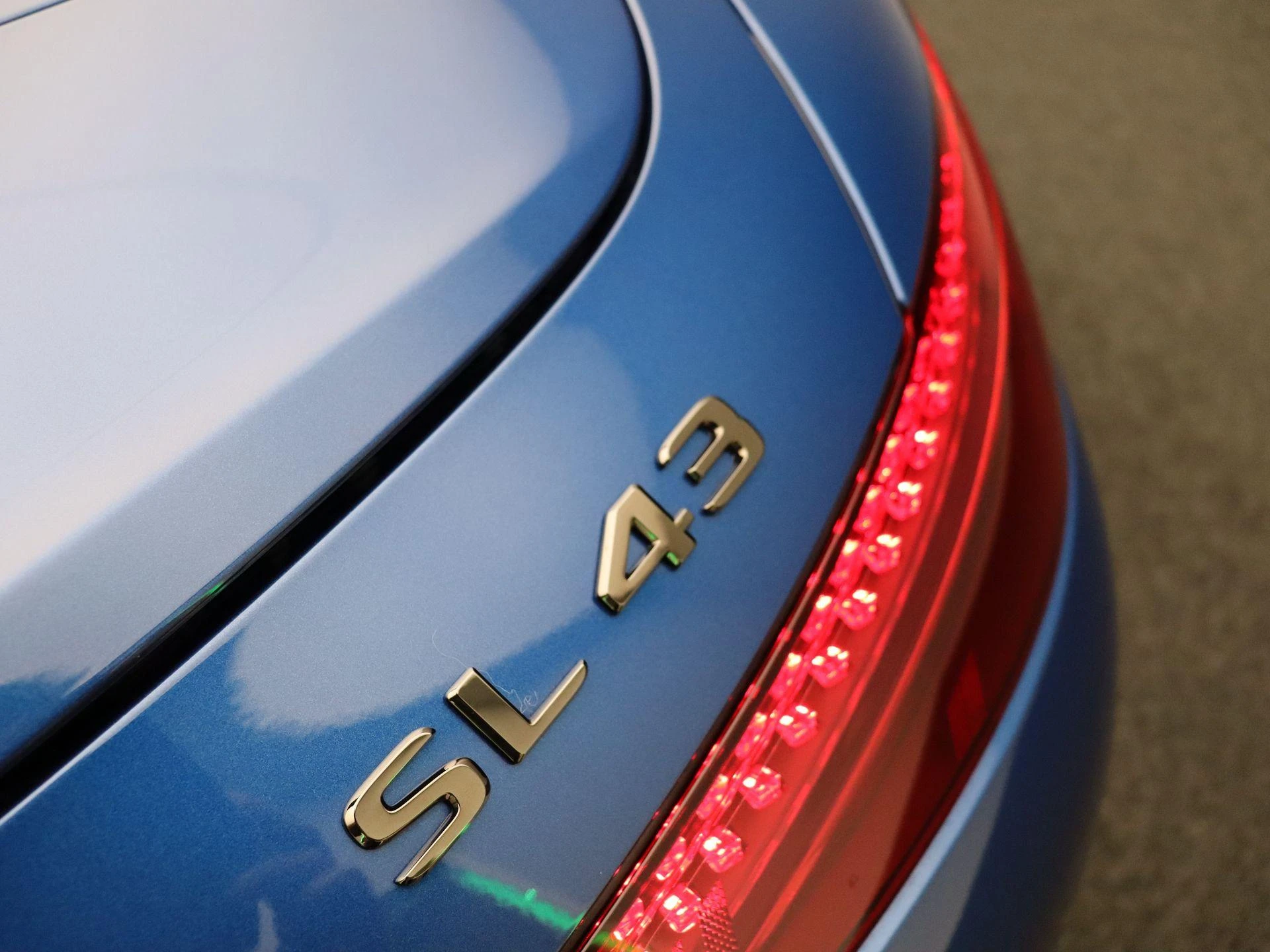 Mercedes-Benz-SL-image-31