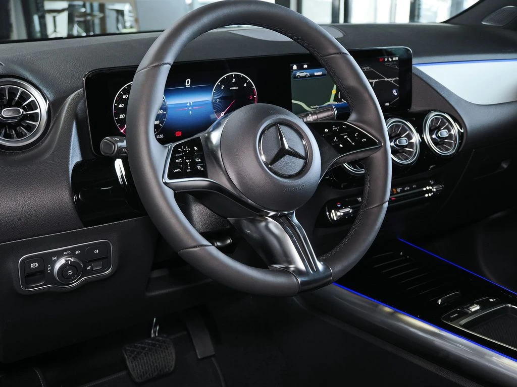 Mercedes-Benz-GLA 180 d-image-6