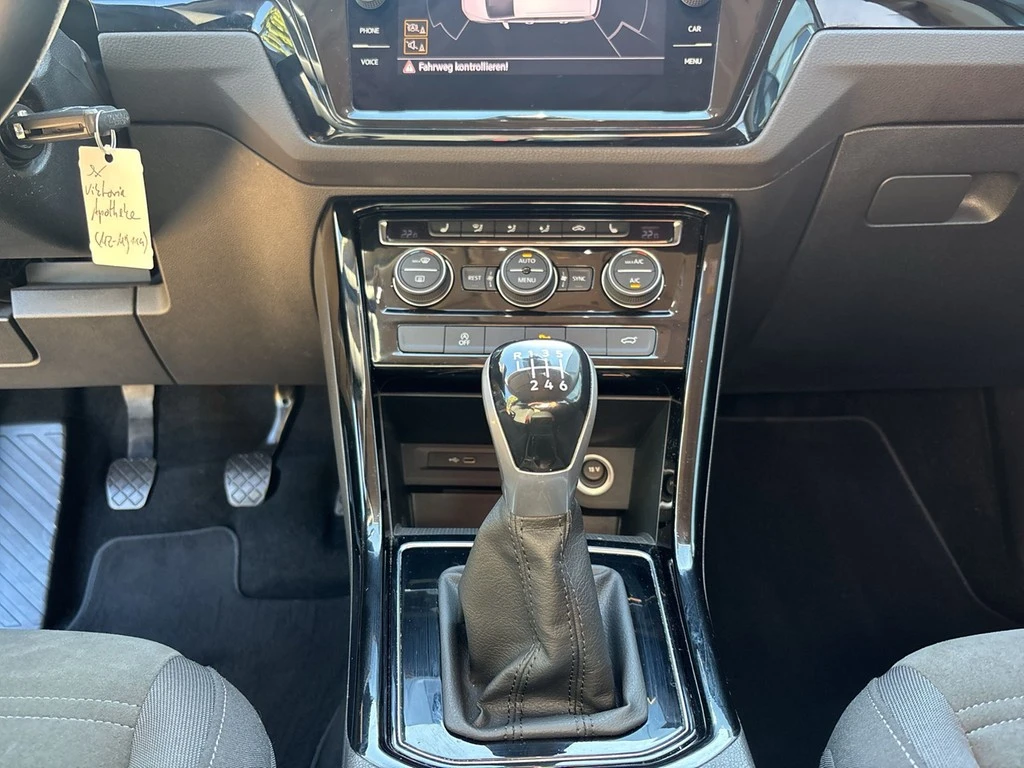 Volkswagen-Touran-image-8