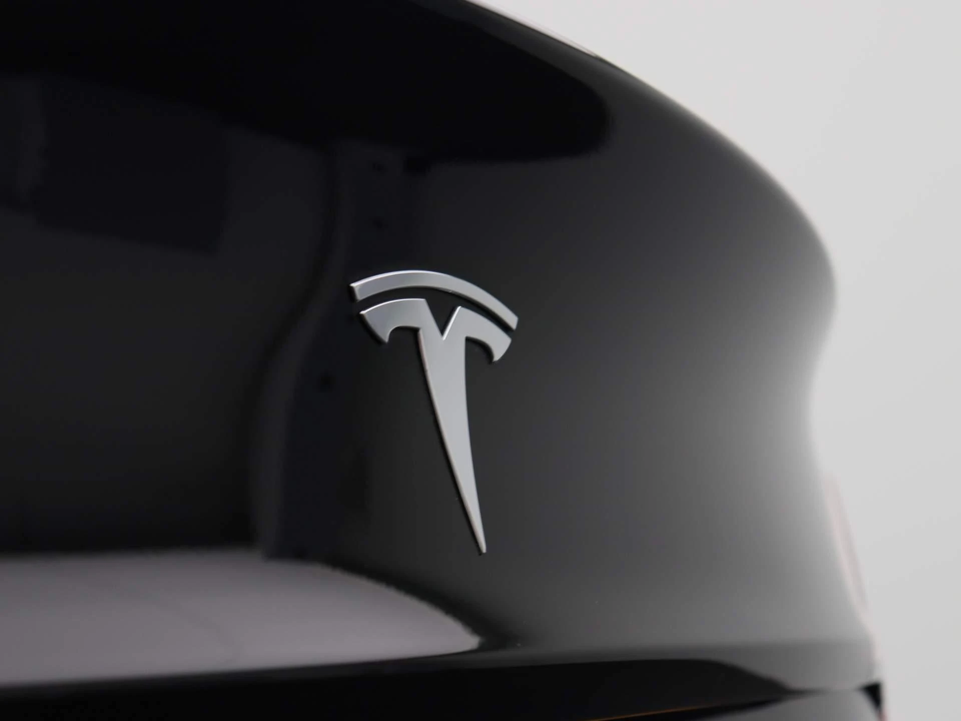 Tesla-Model 3-image-27