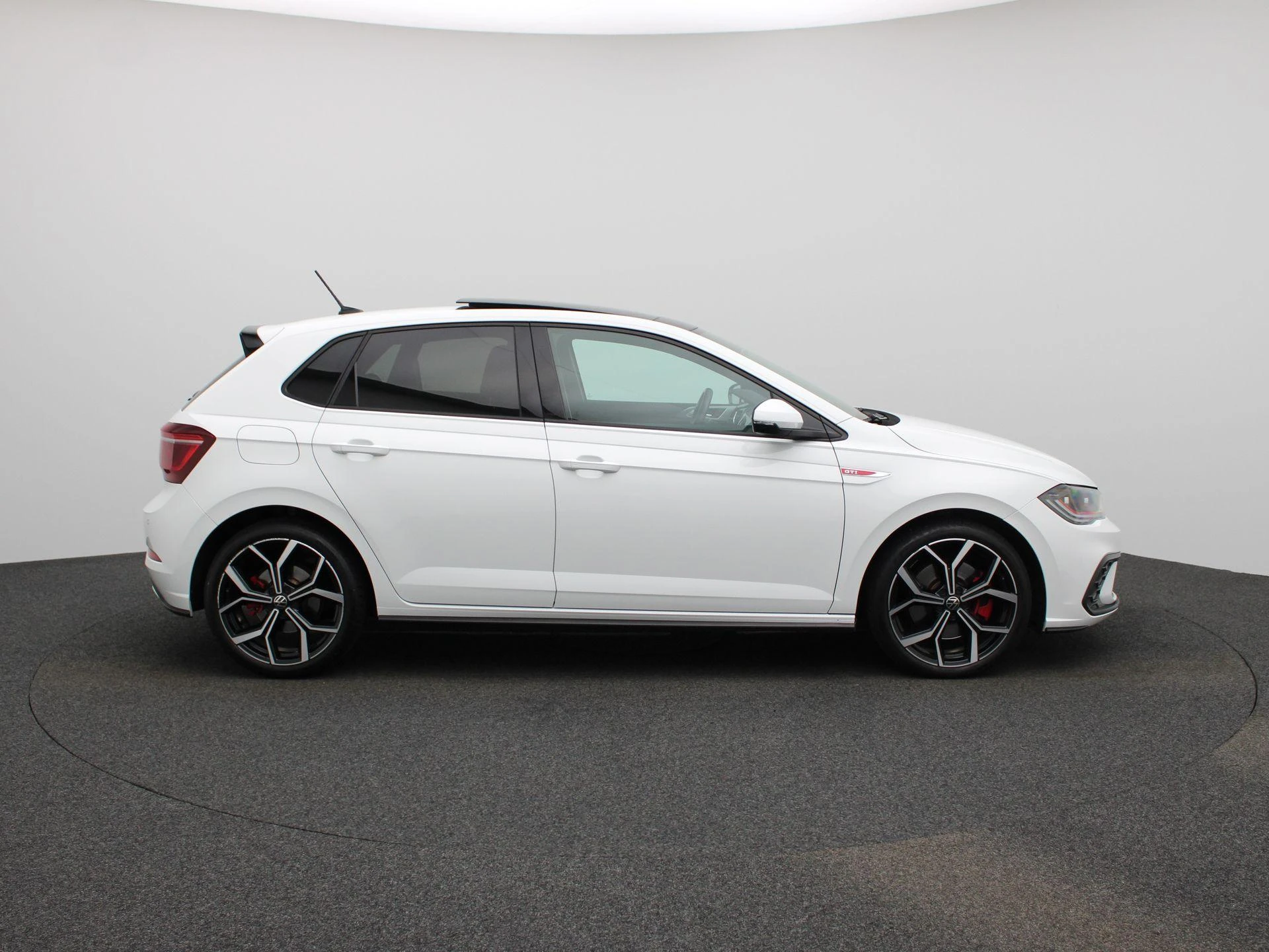Volkswagen-Polo-image-5