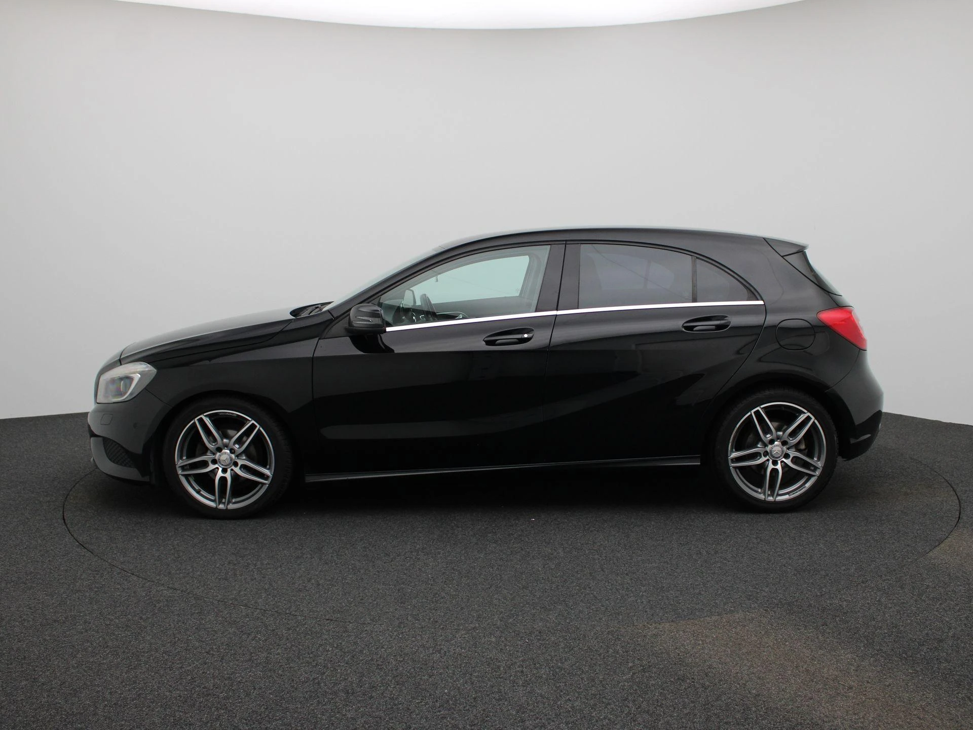 Mercedes-Benz-A-Klasse-image-3