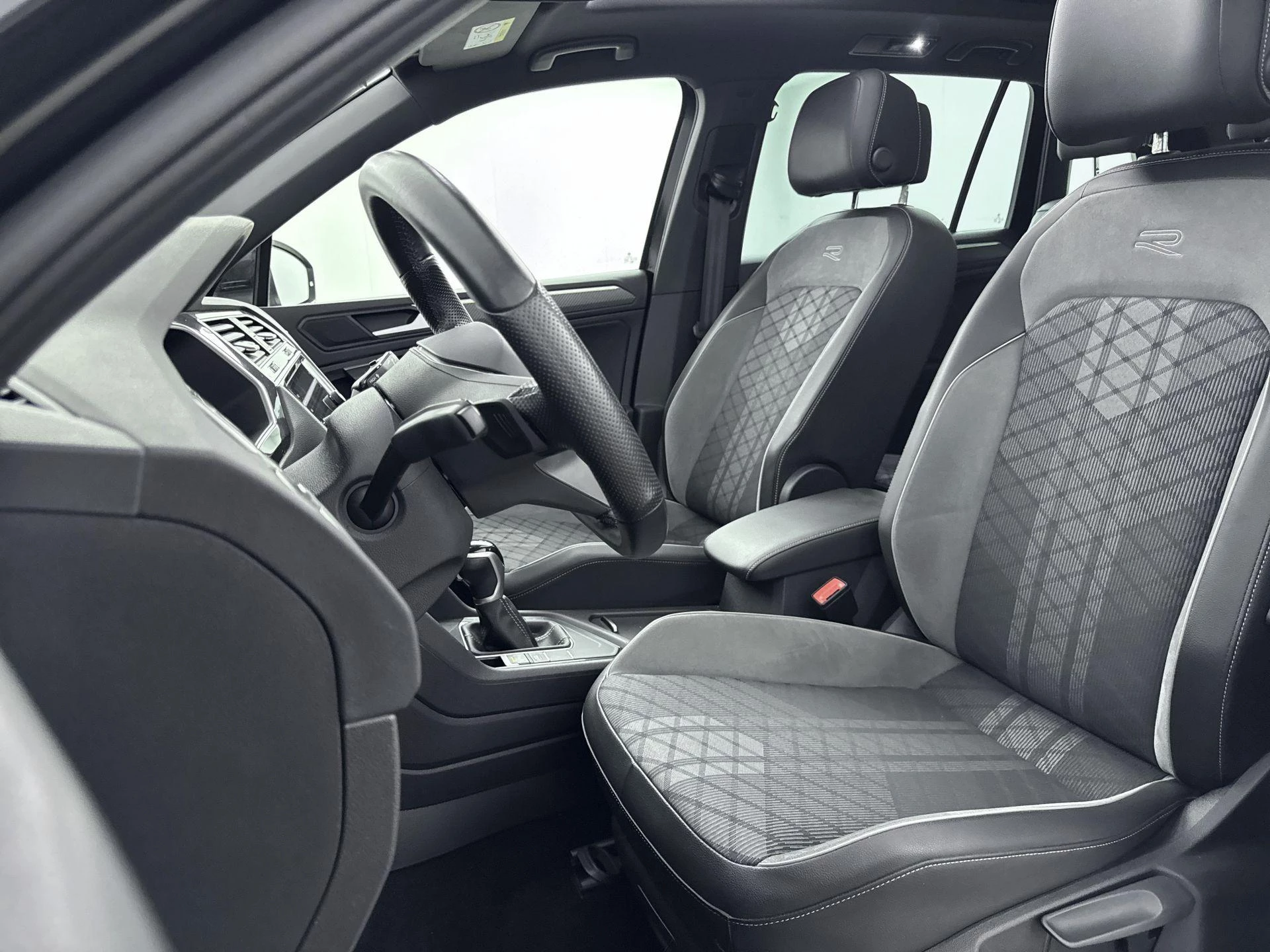 Volkswagen-Tiguan-image-28