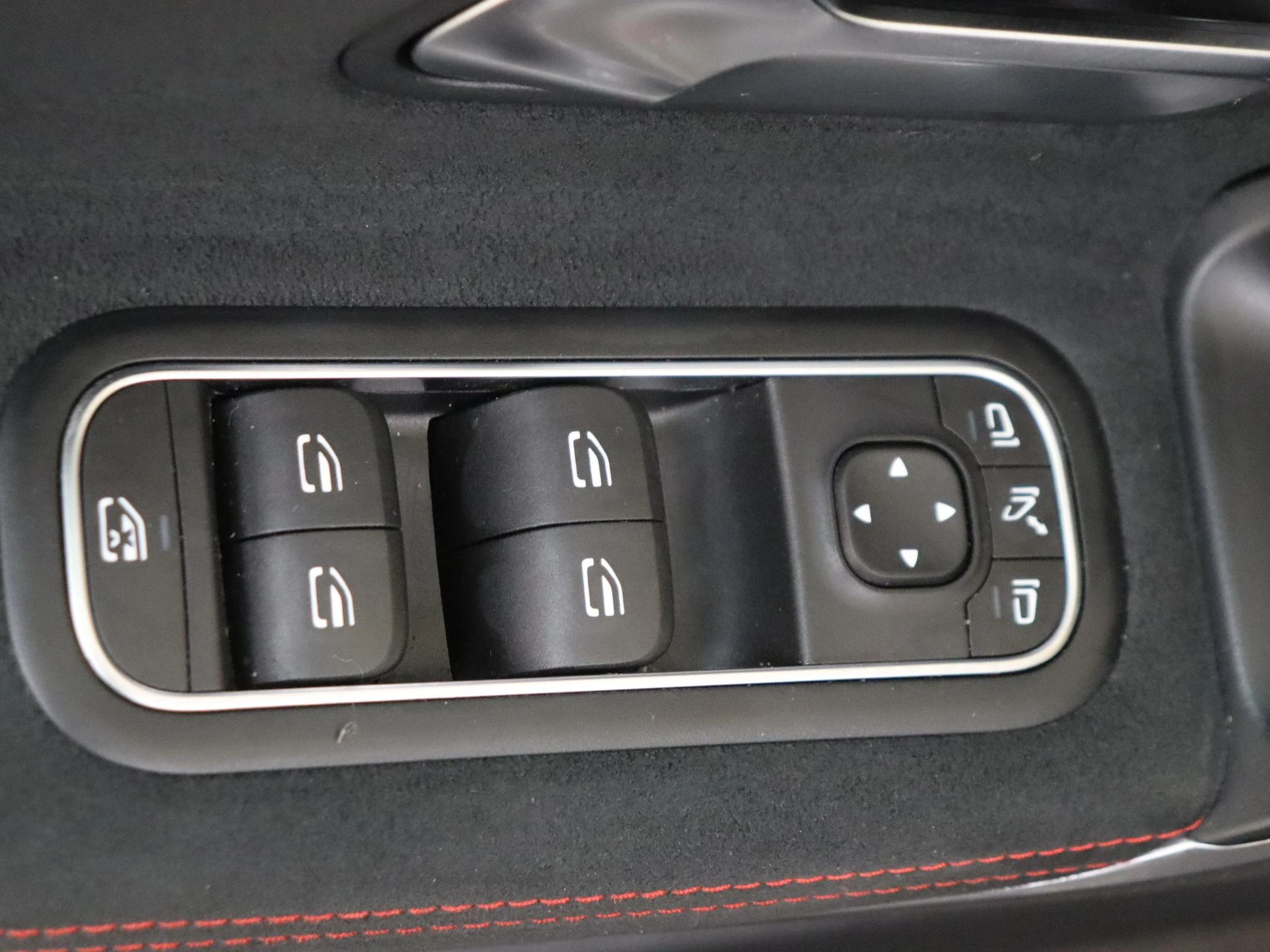 Mercedes-Benz-CLA-image-26