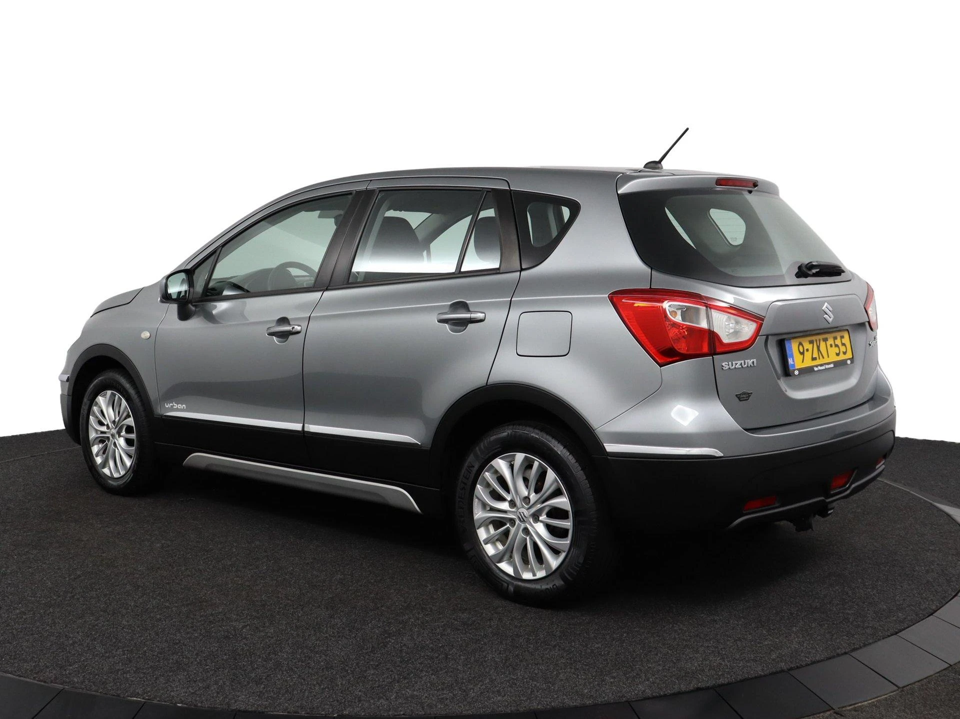 Suzuki-S-Cross-image-5