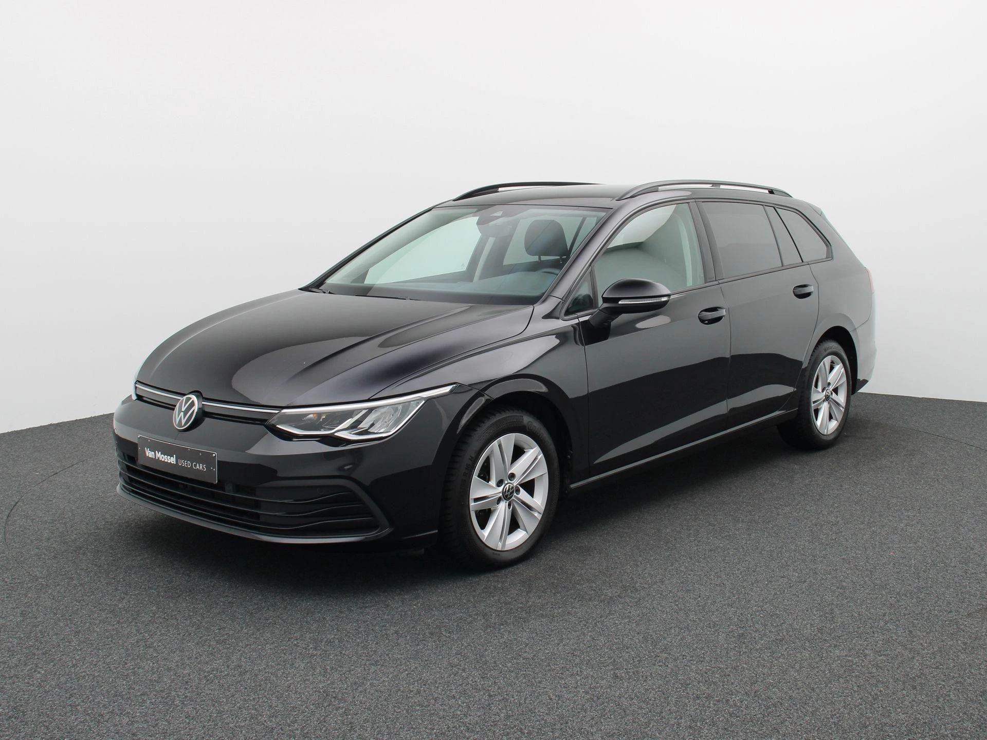 Volkswagen-Golf-image-0