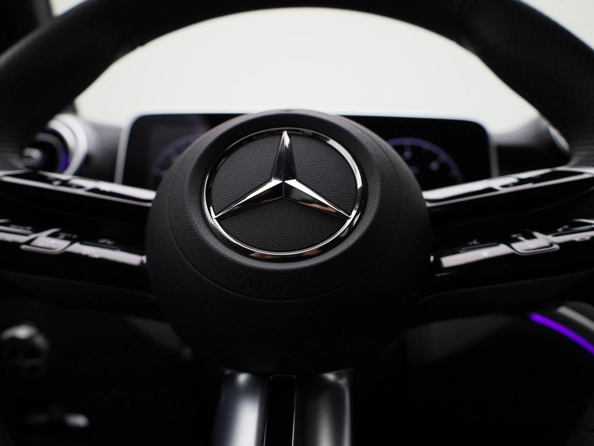 Mercedes-Benz-GLC-image-27