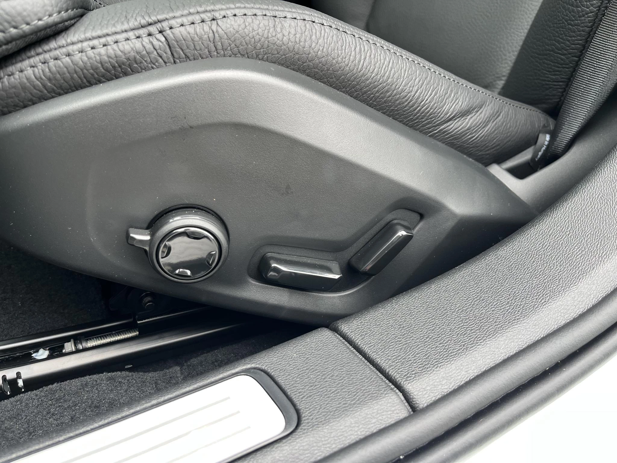 Volvo V60 T8 Plug-in hybrid AWD Ultra Dark