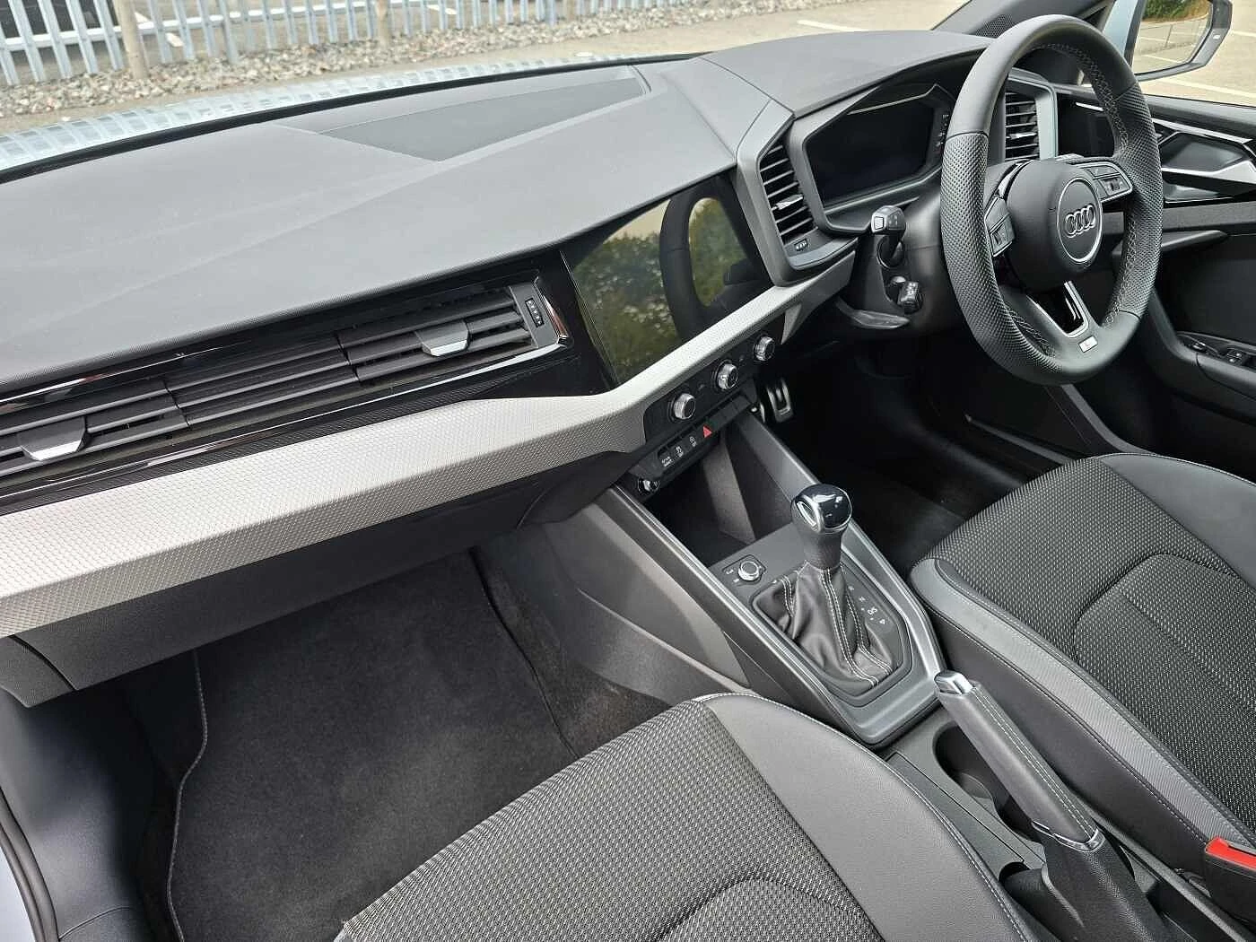 Audi-A1 Sportback-image-1