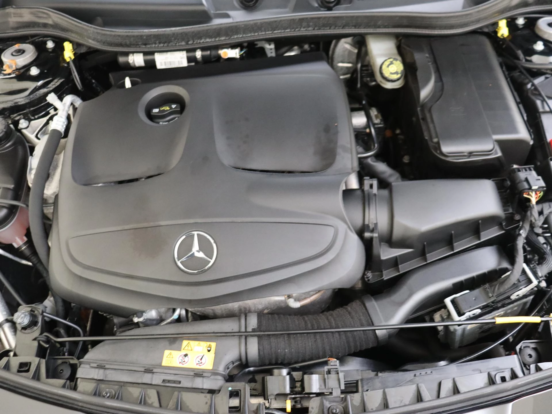 Mercedes-Benz-CLA-image-4