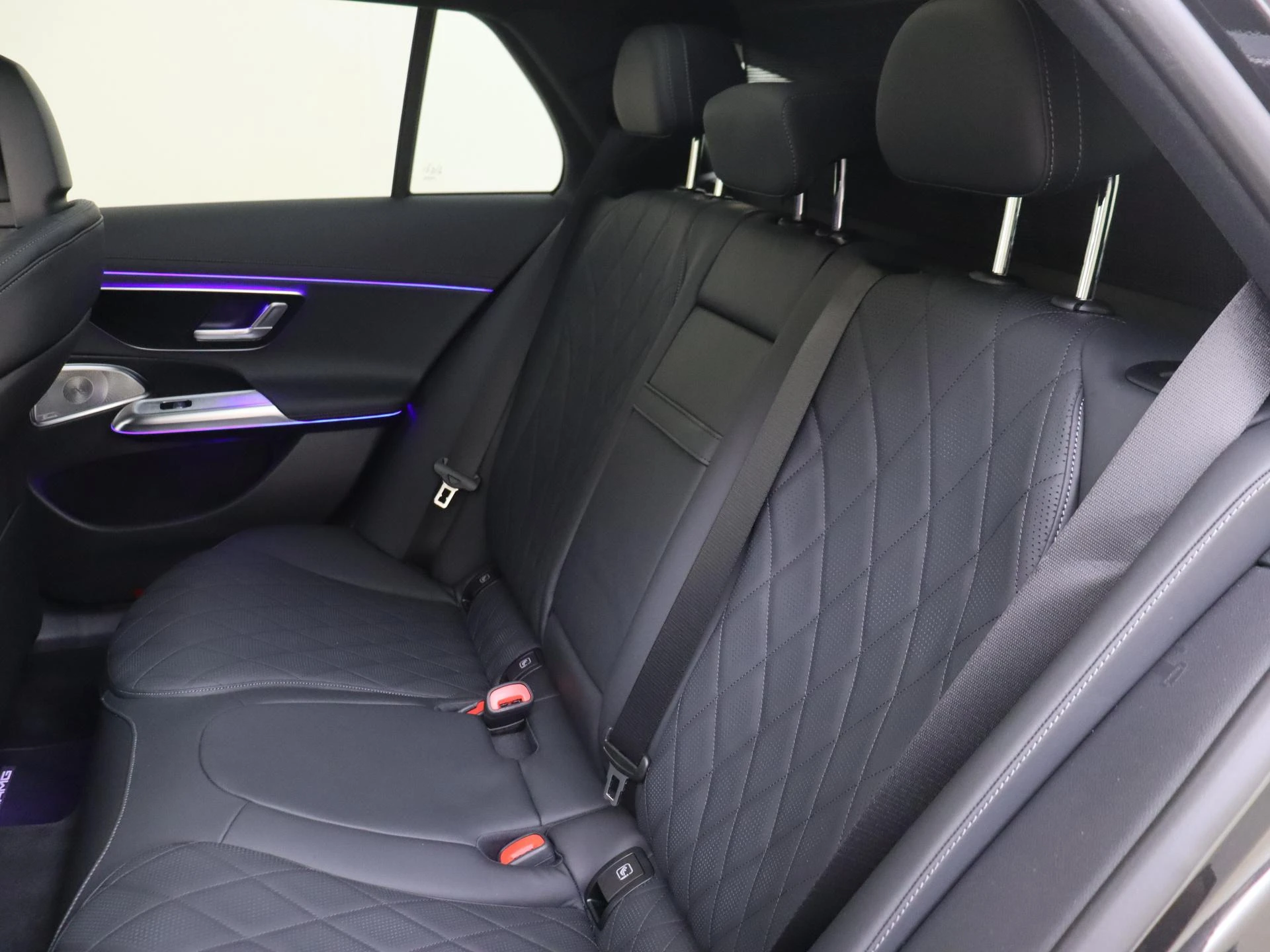Mercedes-Benz-E-Klasse-image-15