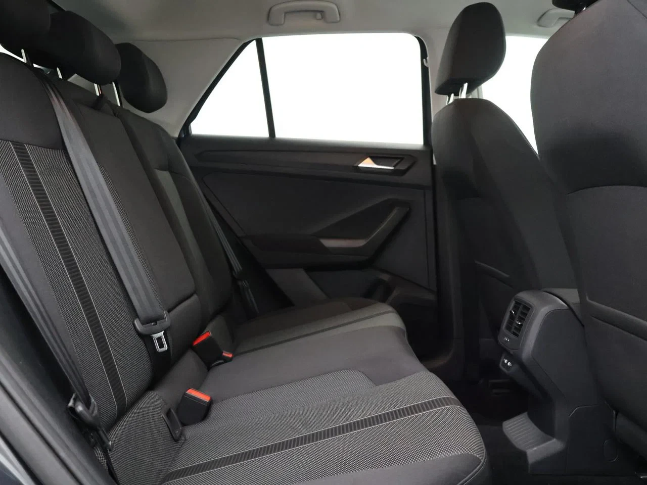 Volkswagen-T-Roc-image-3